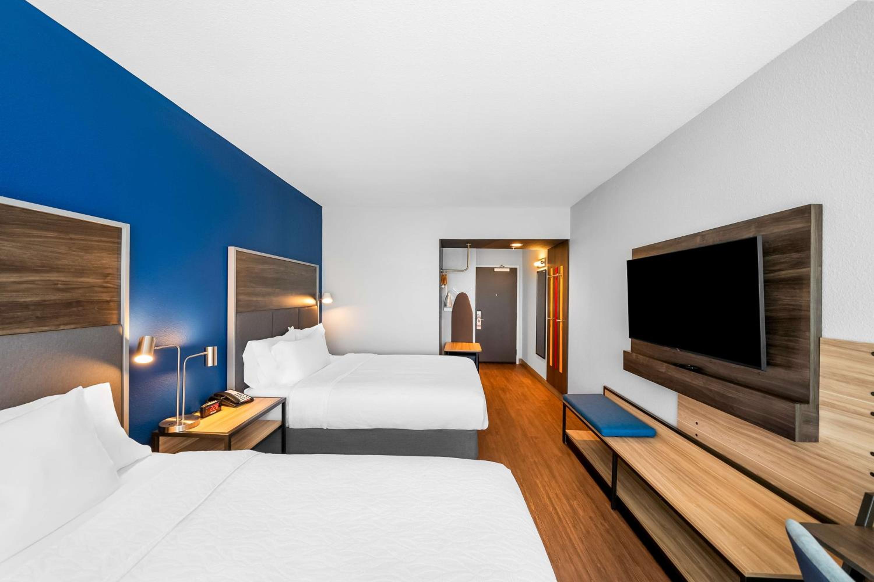 Queen Room with Two Queen Beds - Hearing Access - Photo 2