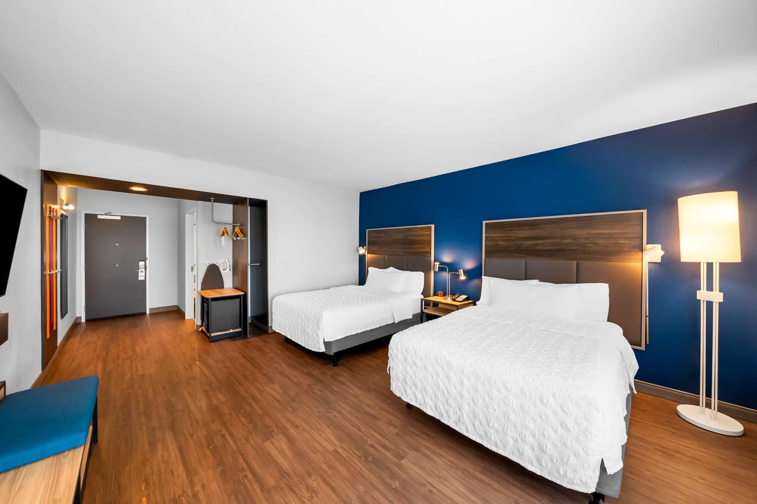Queen Room with Two Queen Beds - Mobility Access - Photo 3