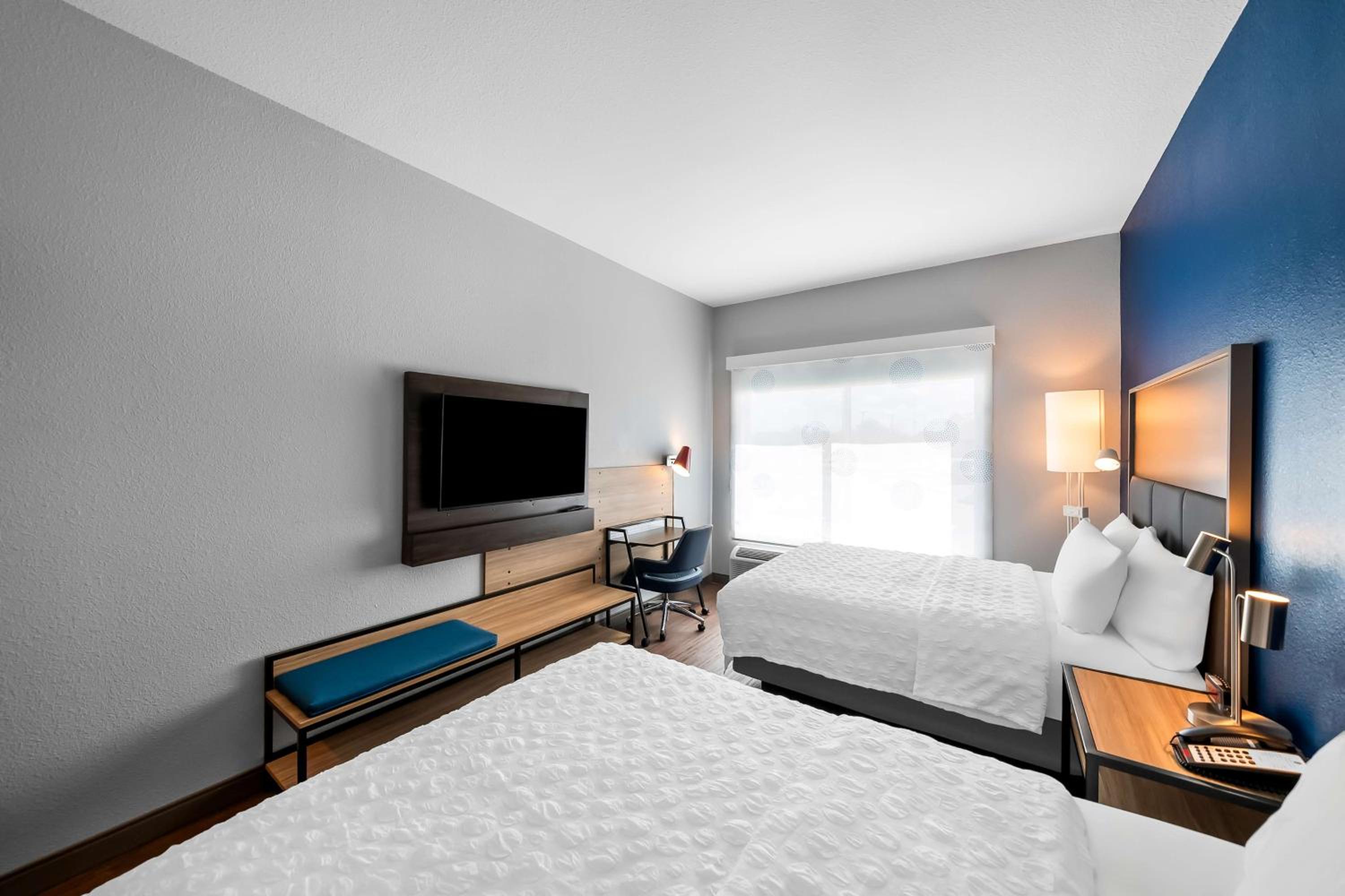 Queen Room with Two Queen Beds and Walk-In Shower - Photo 3
