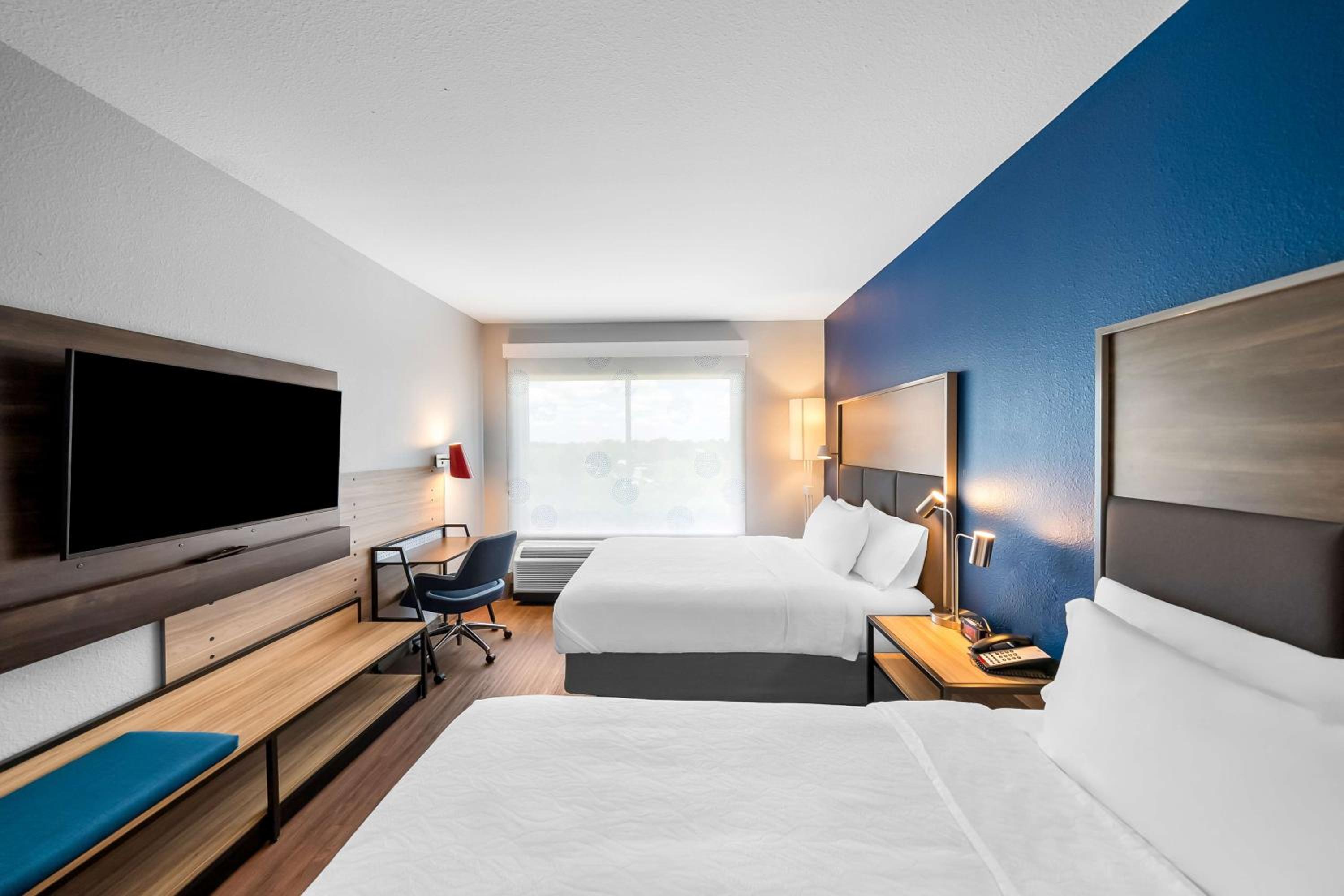Queen Room with Two Queen Beds - Hearing Access - Photo 3