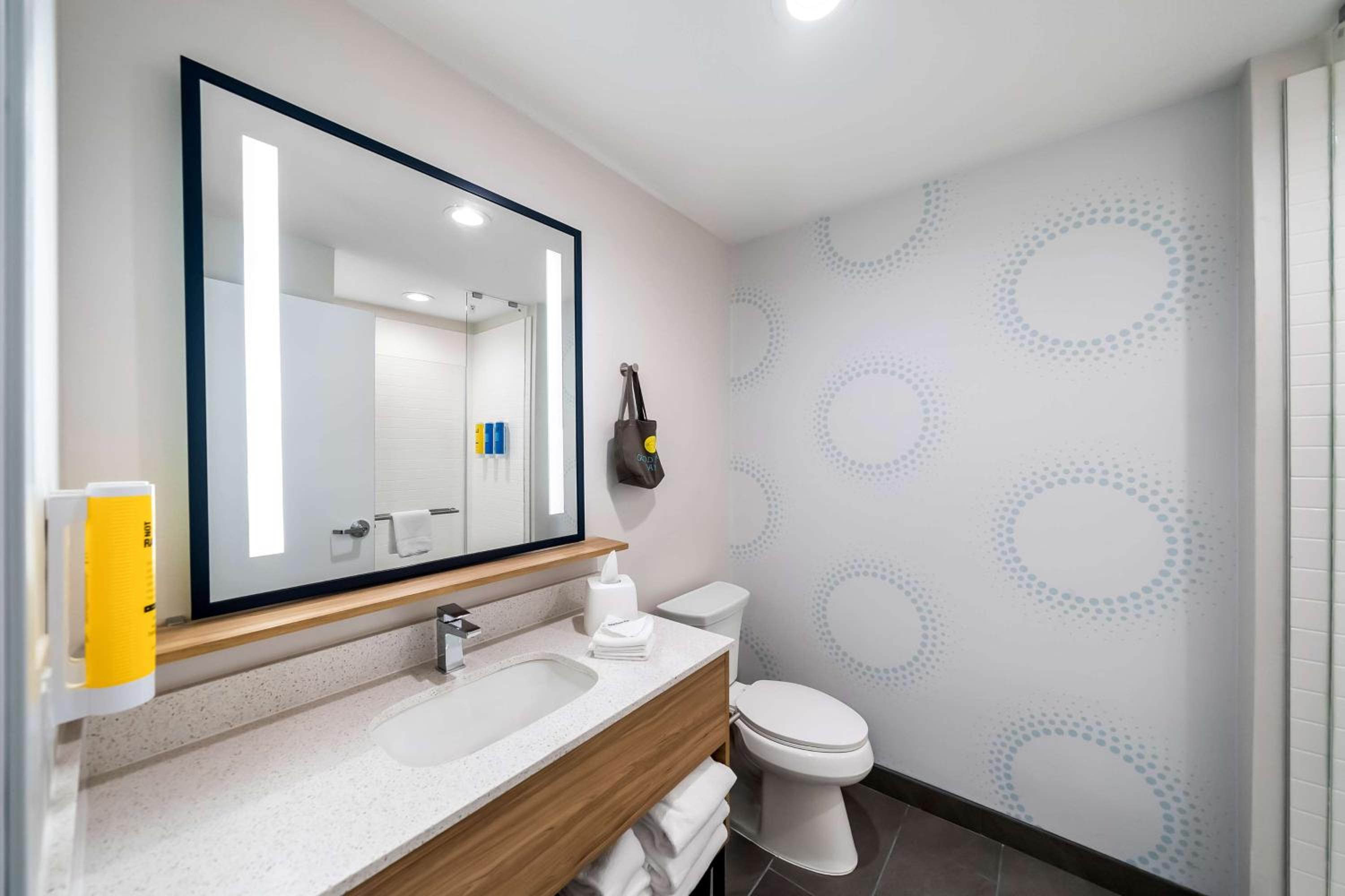 King Room with Walk-In Shower - Photo 5