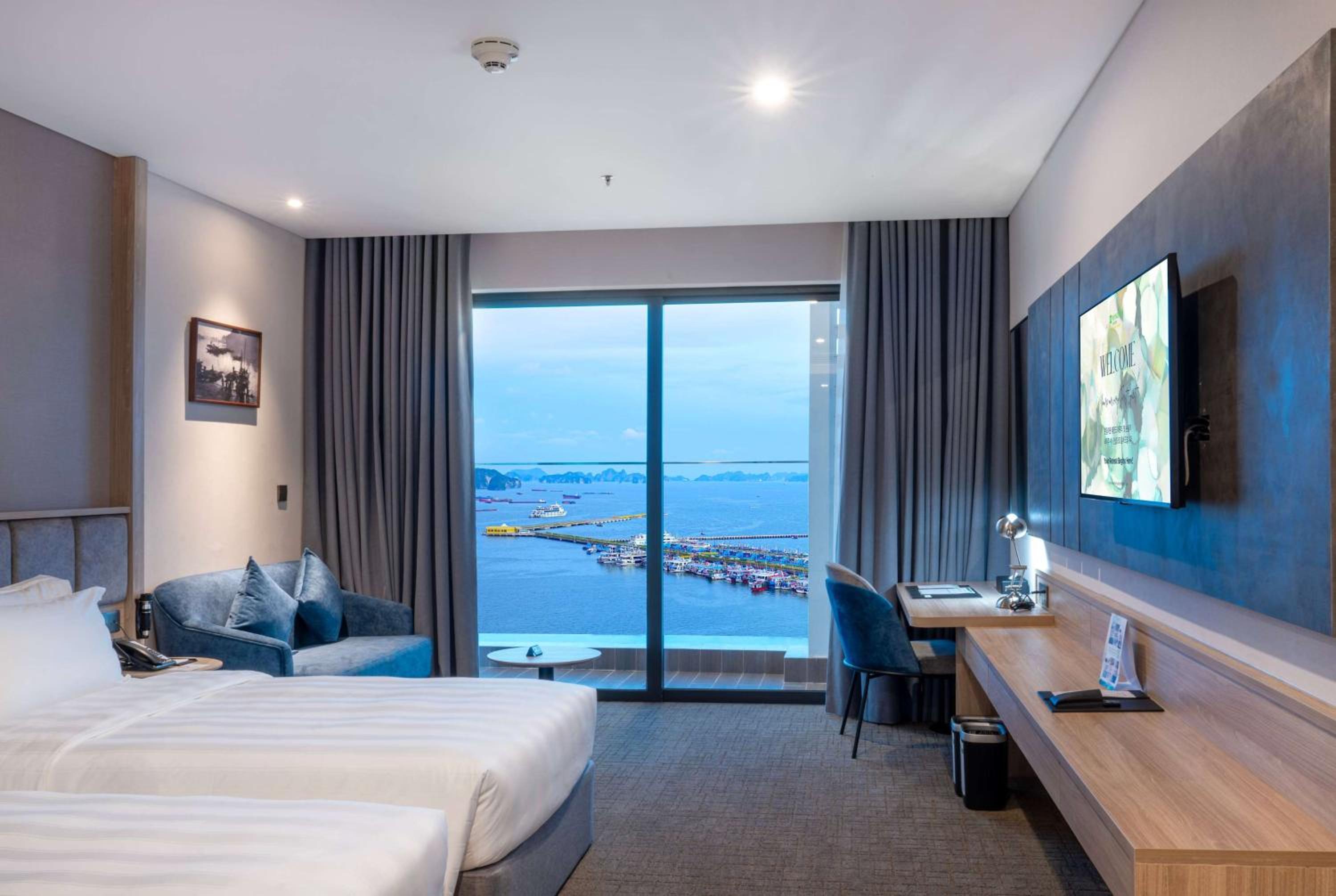 Deluxe Twin Room with Ocean View photo 1