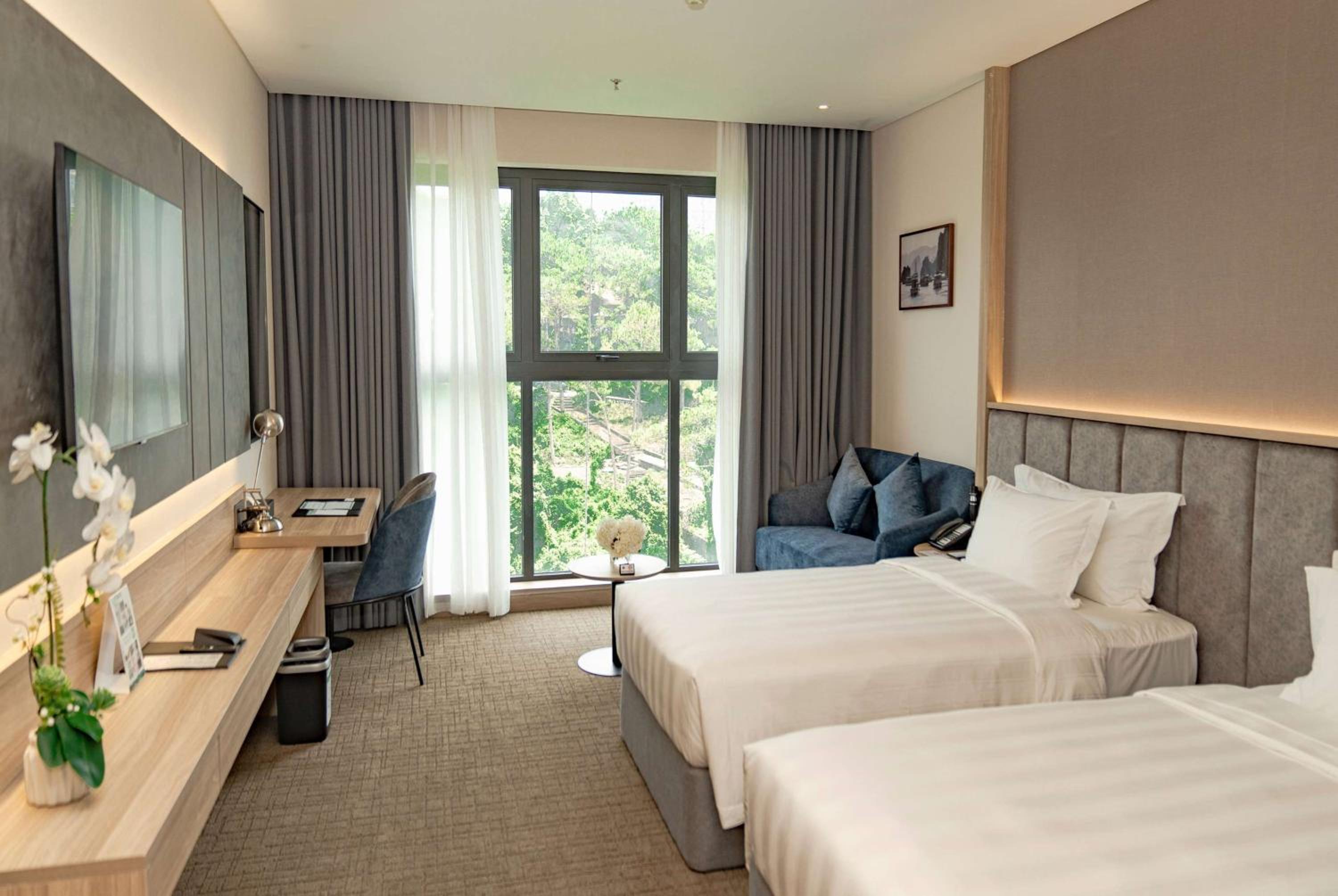 Superior Garden Twin Room with Hill View - Mobility Accessible photo 1