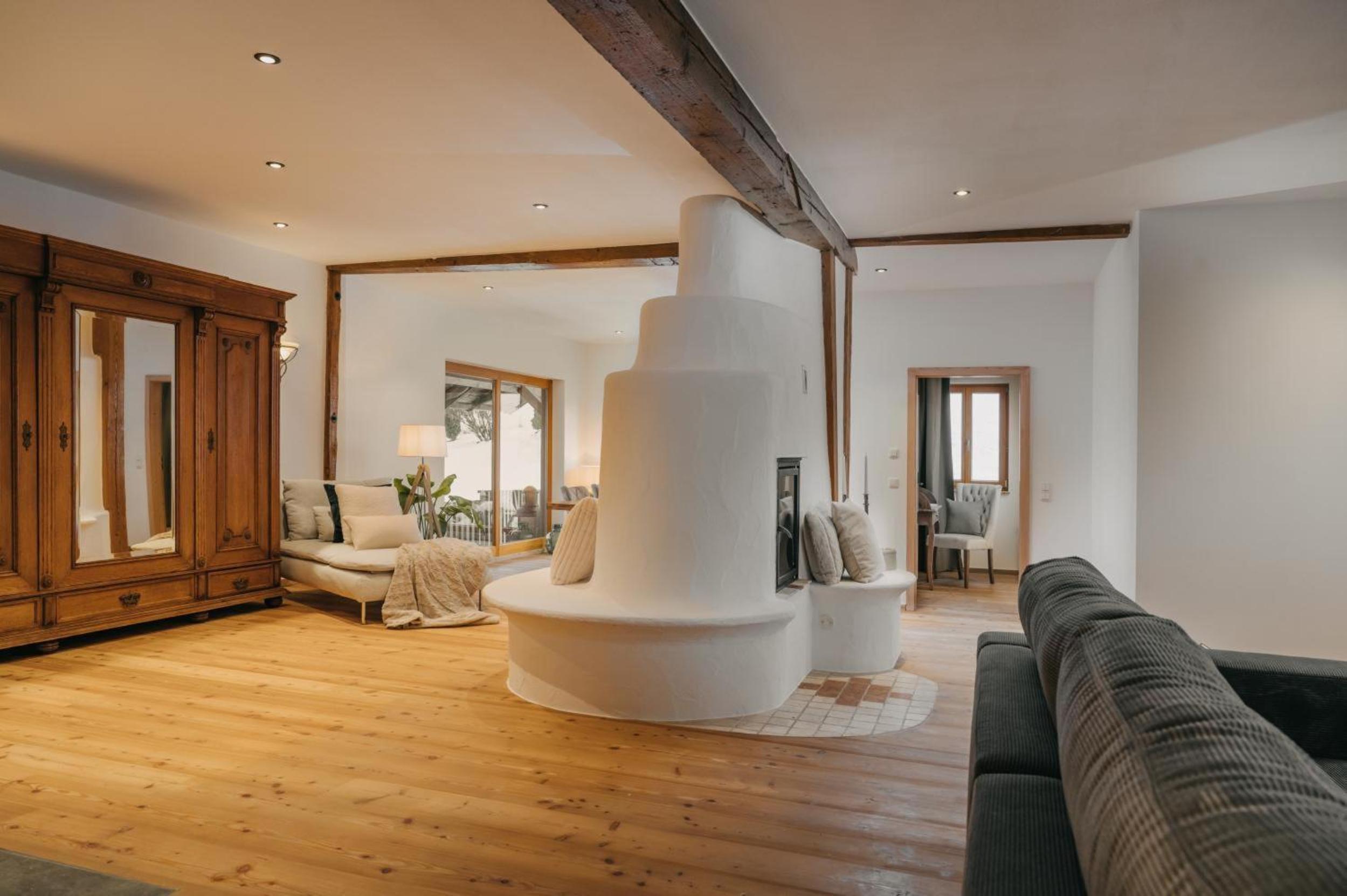 Three-Bedroom Apartment with Mountain View photo 1