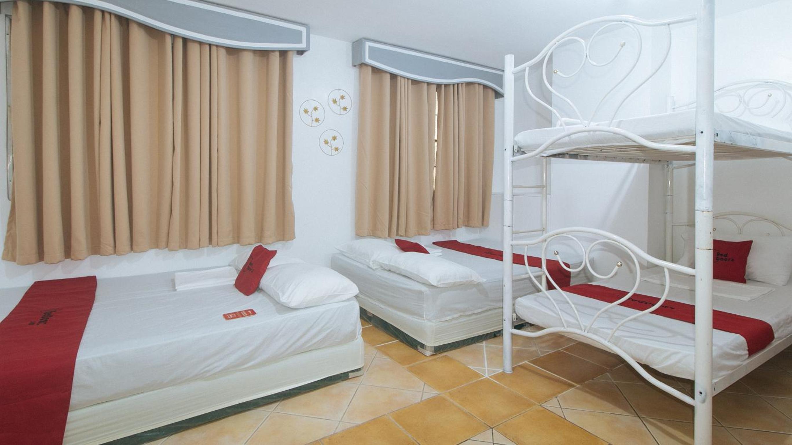 Bed in Mixed Dormitory photo 2