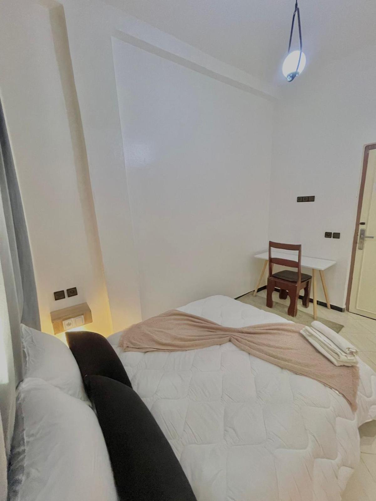 Double Room with Shared Bathroom photo 2