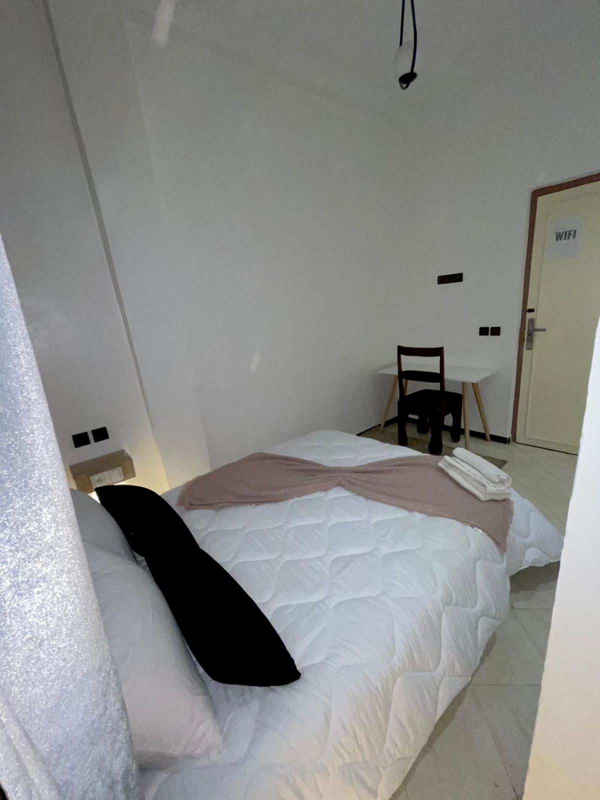 Double Room with Shared Bathroom photo 2