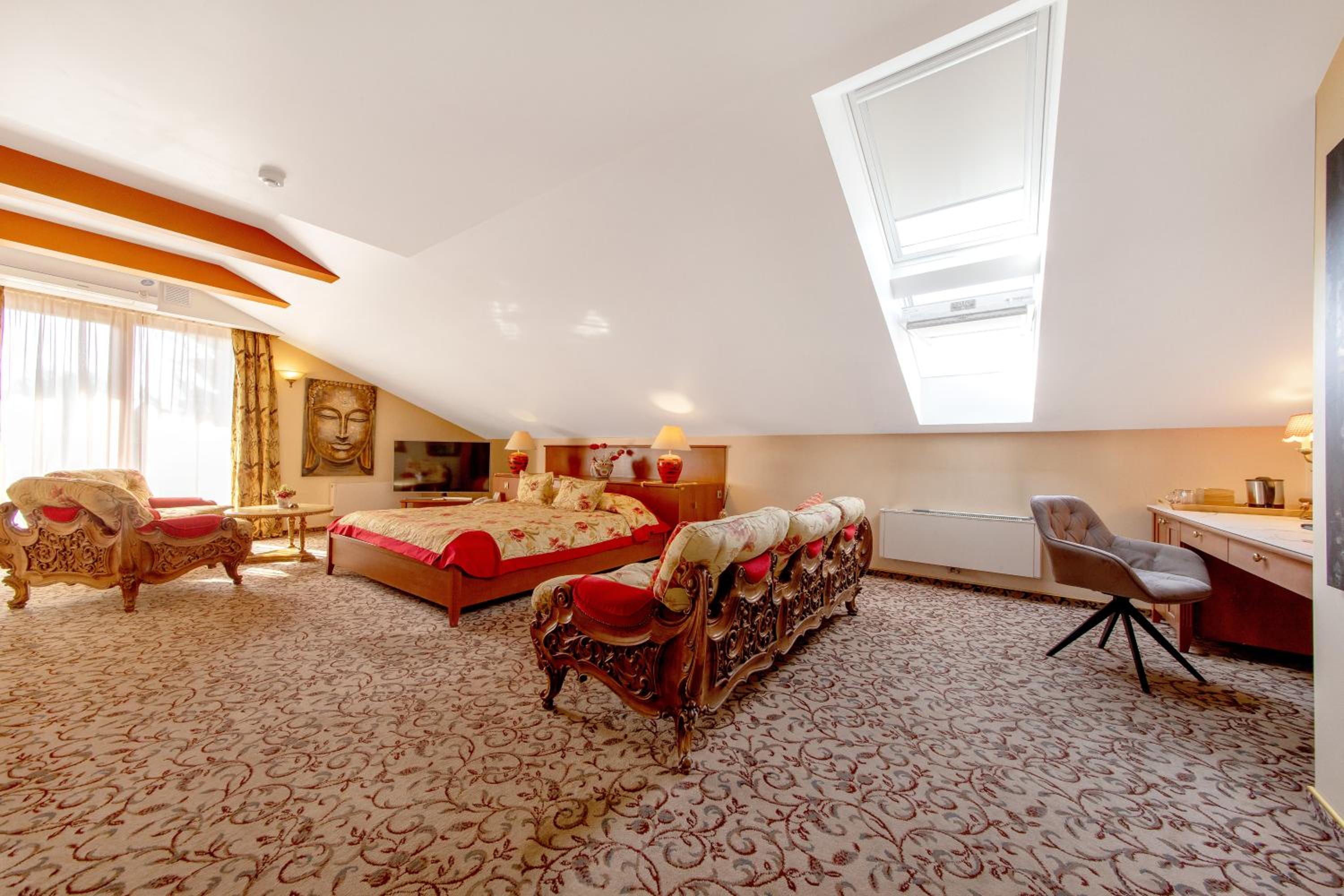 Penthouse Suite - Photo 15