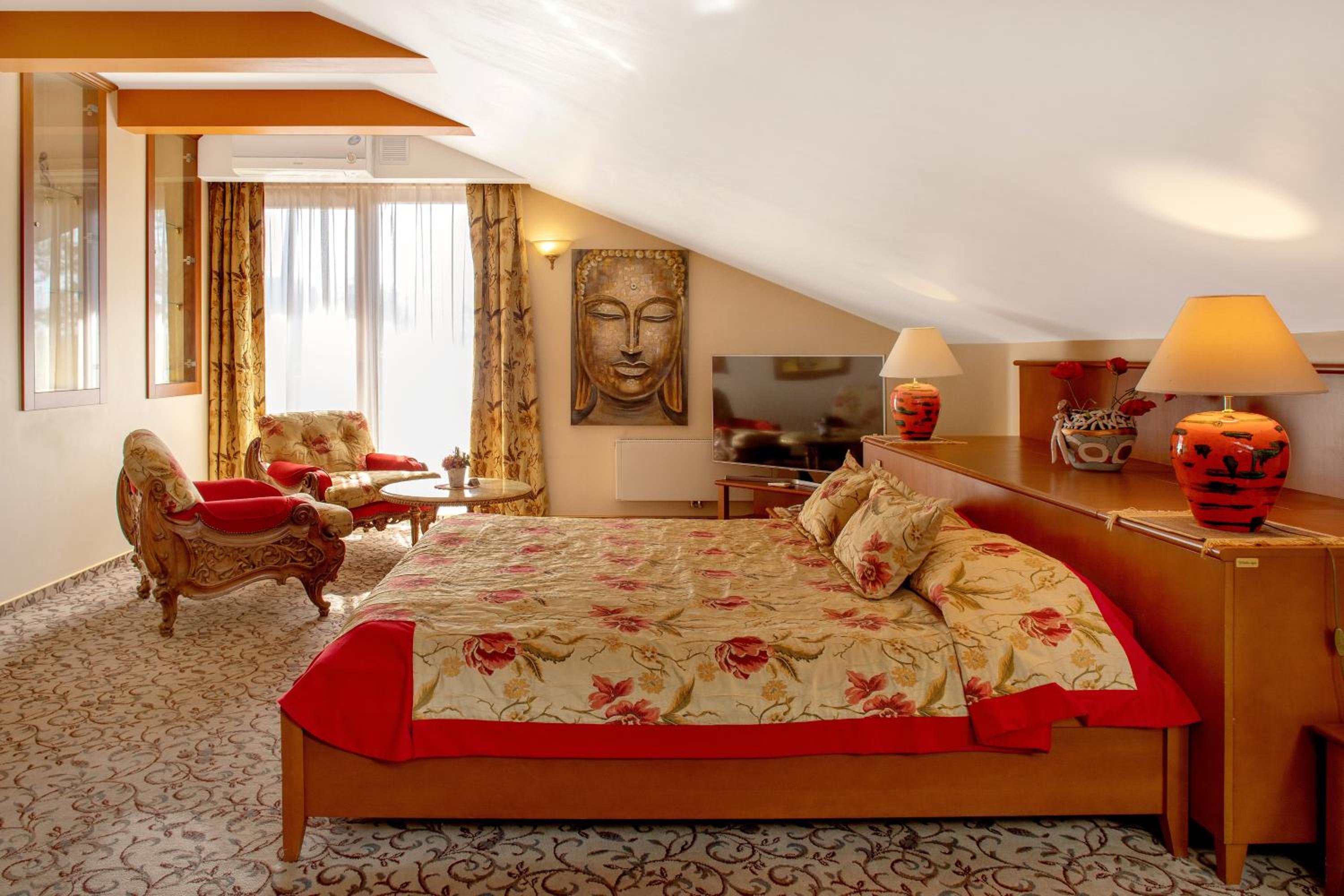 Penthouse Suite - Photo 12