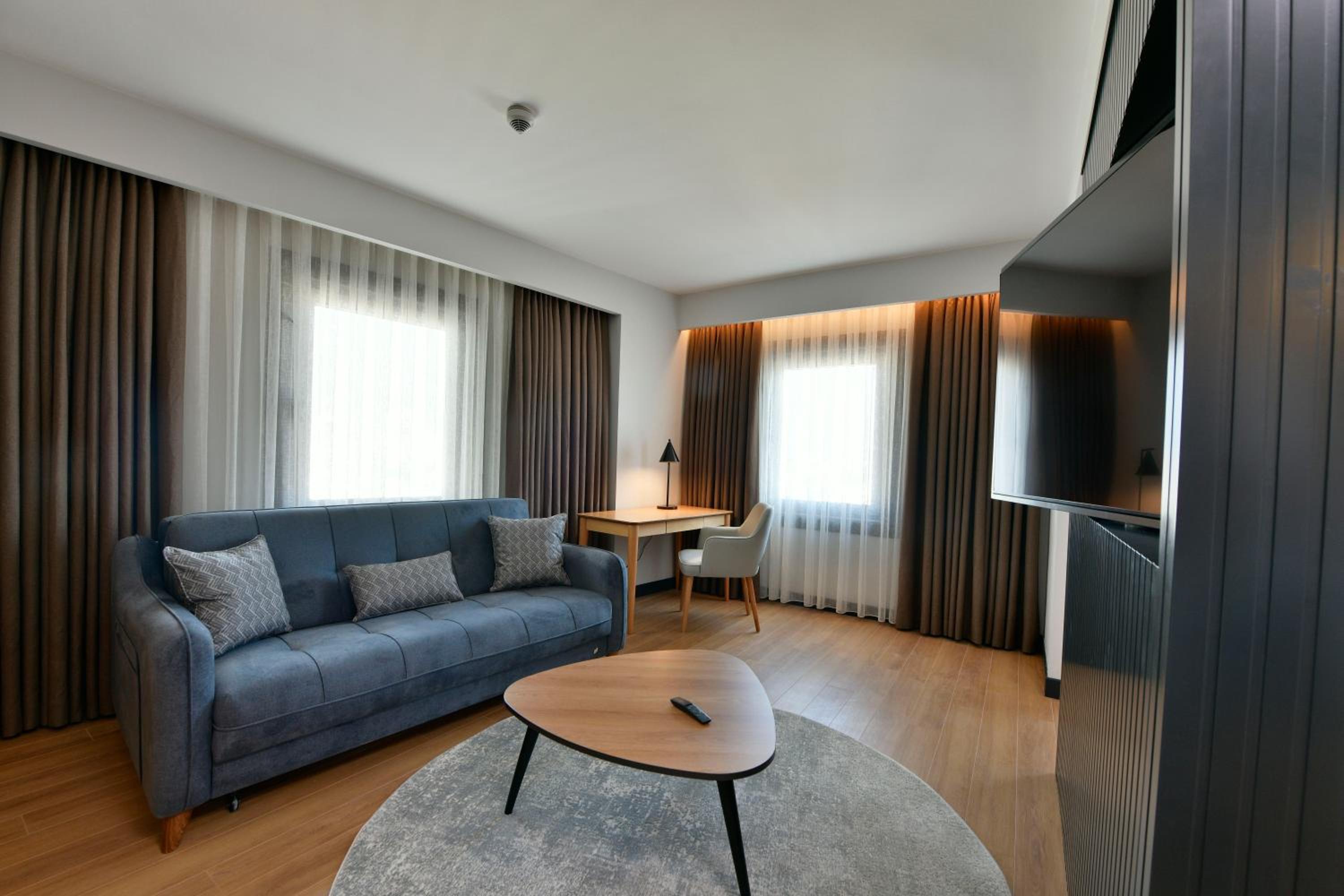 Junior Suite with Terrace - Partial Sea View photo 1