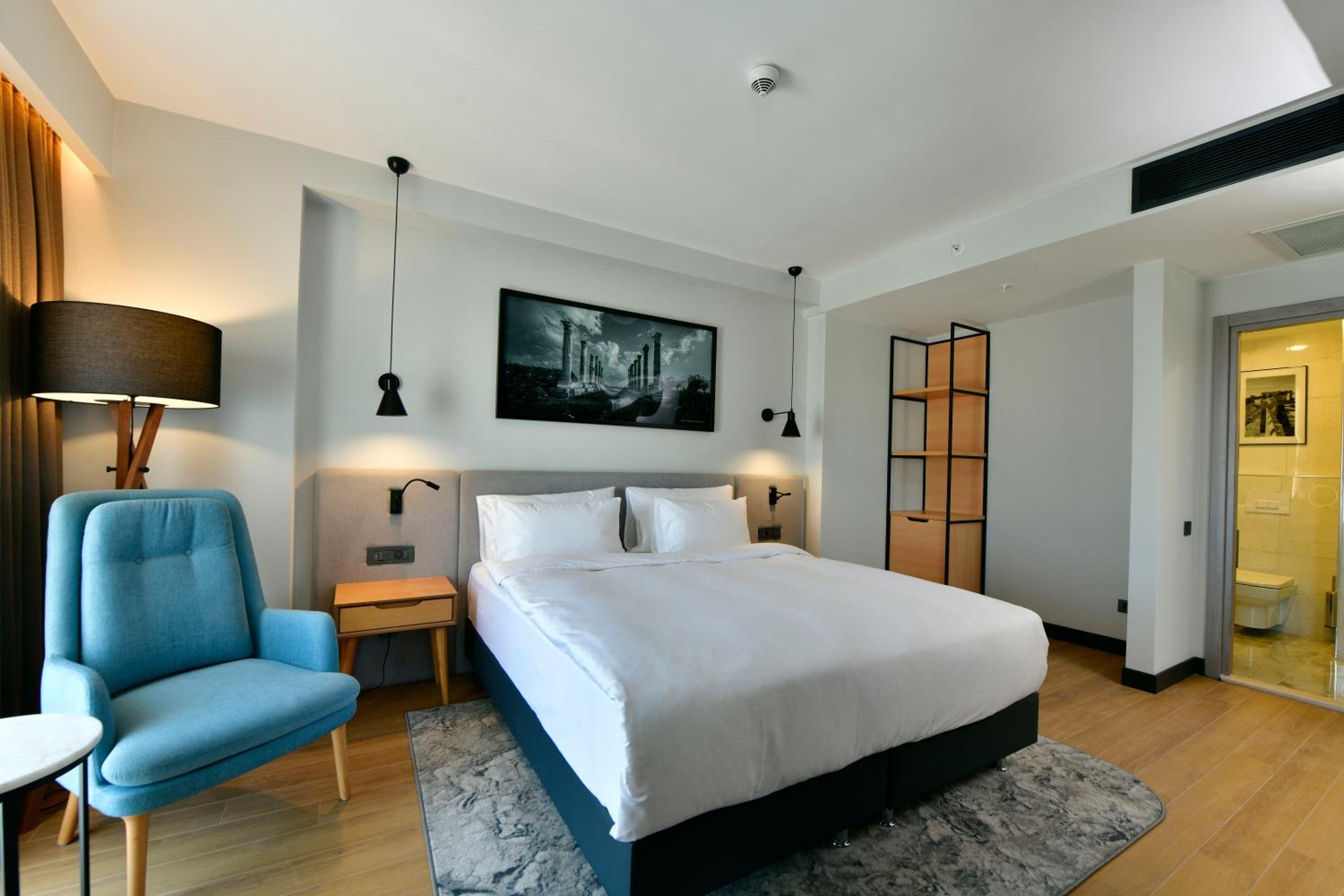  Standard Double Room - Partial Sea View photo 3