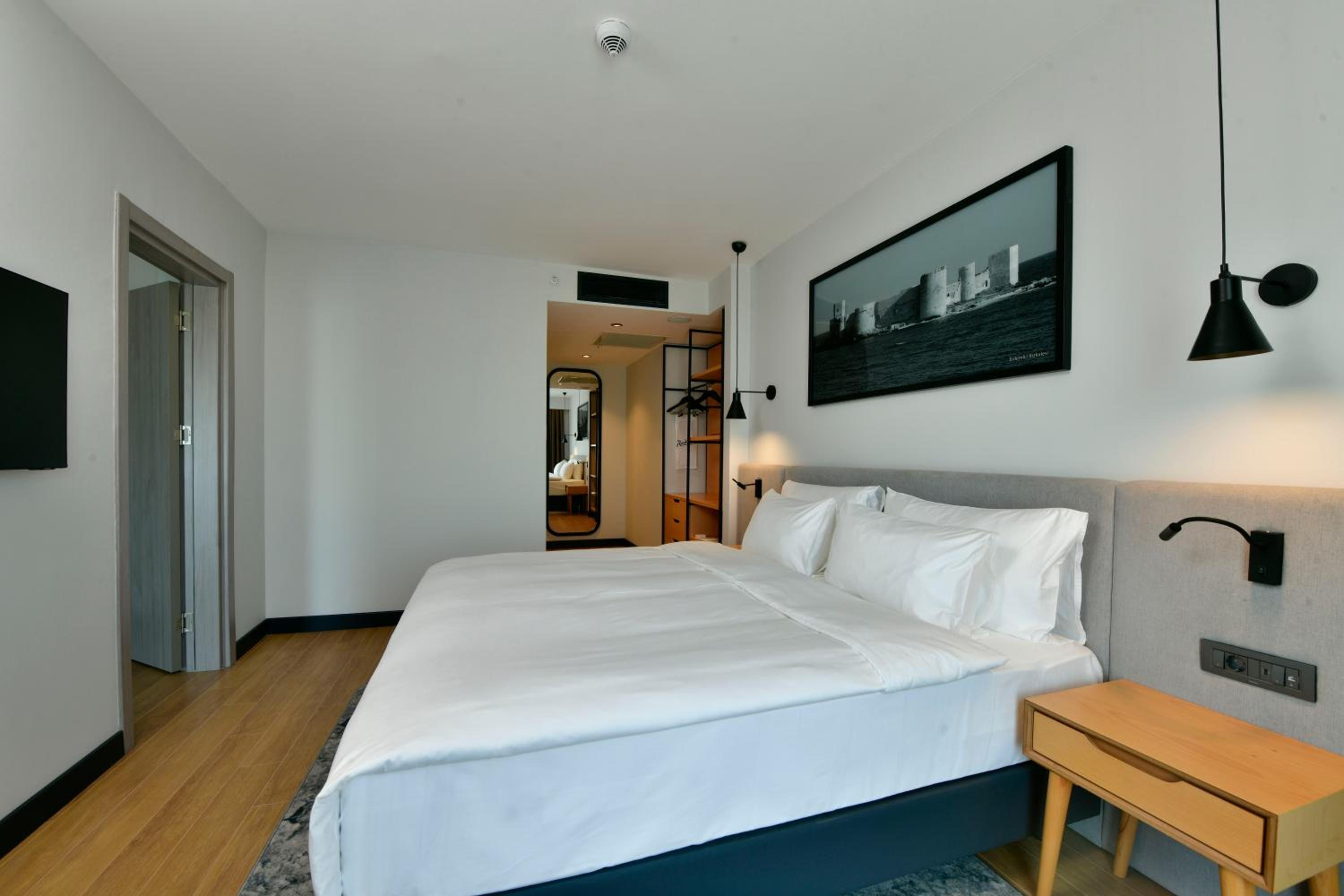 Suite - Partial Sea View photo 3