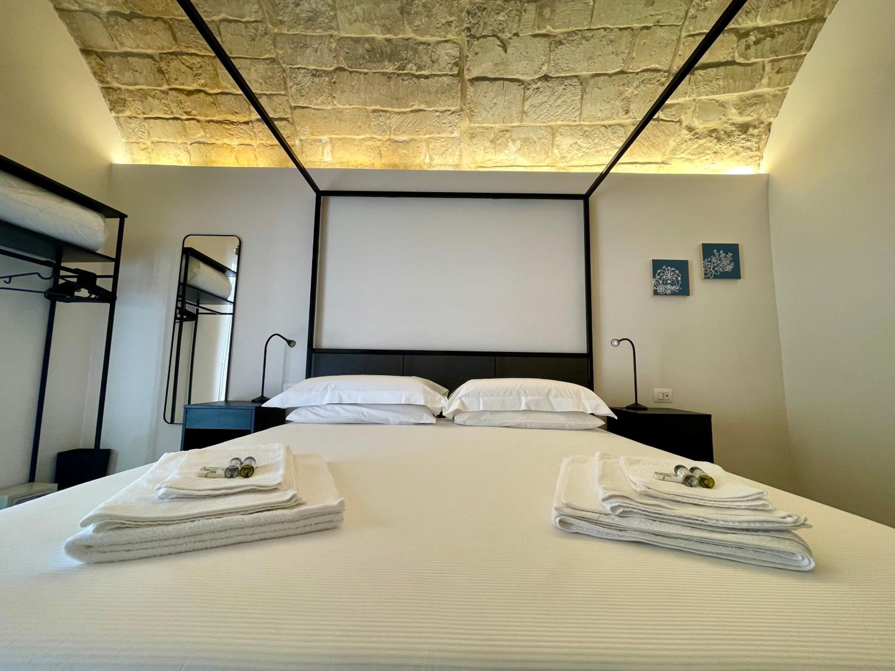King Room with Balcony - Photo 1