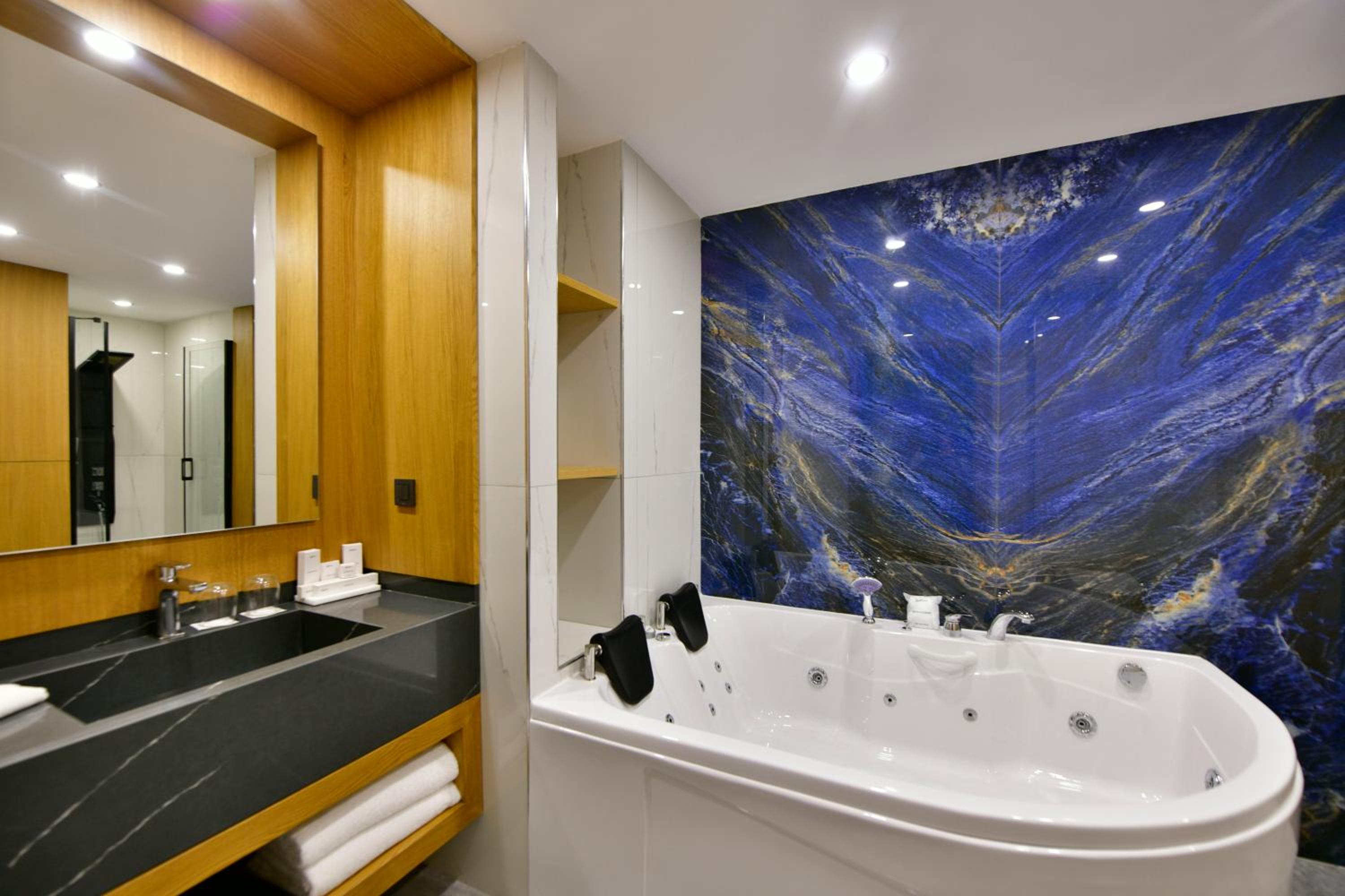 Presidential Suite - Partial Sea View photo 2
