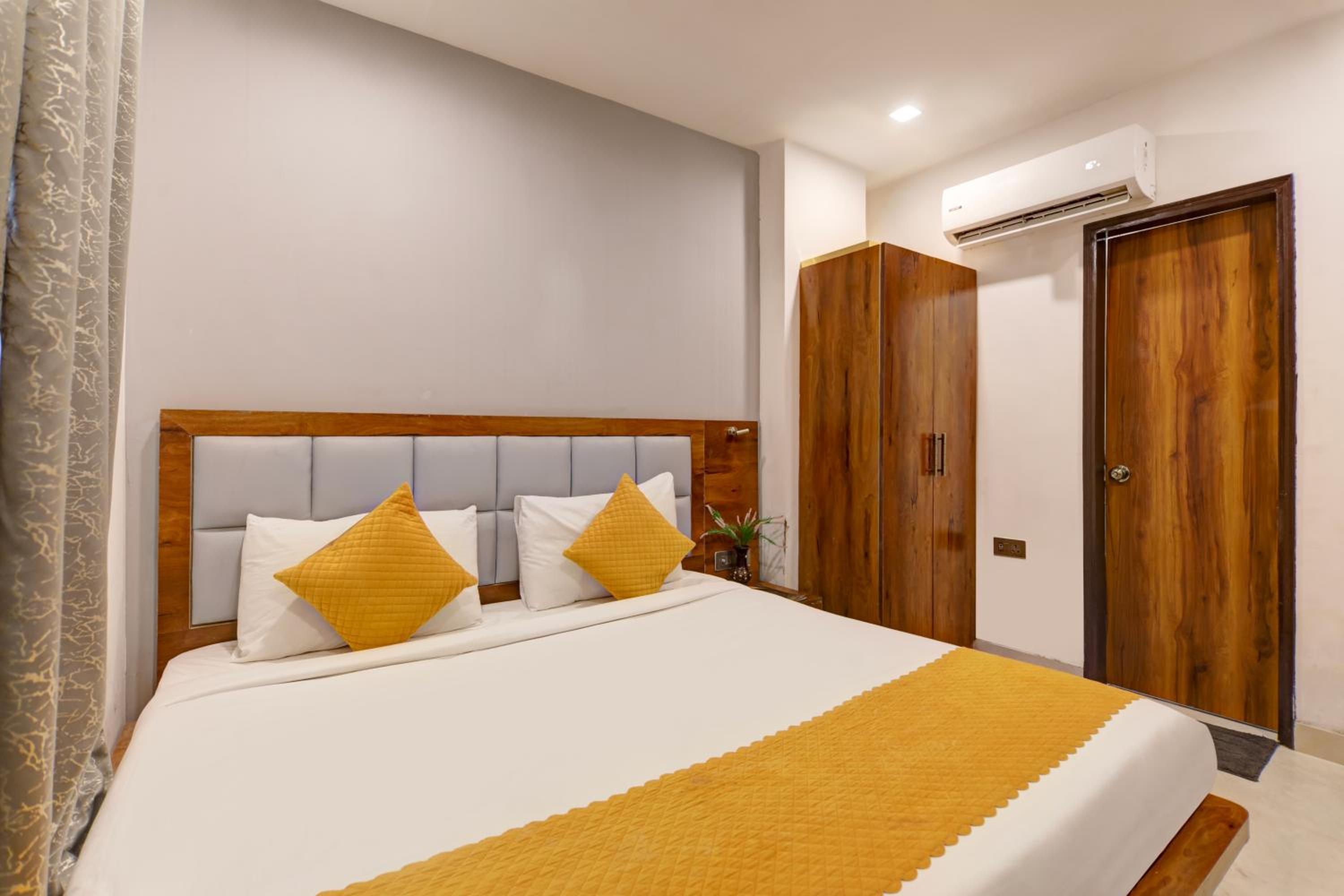 Double Room - Photo 12