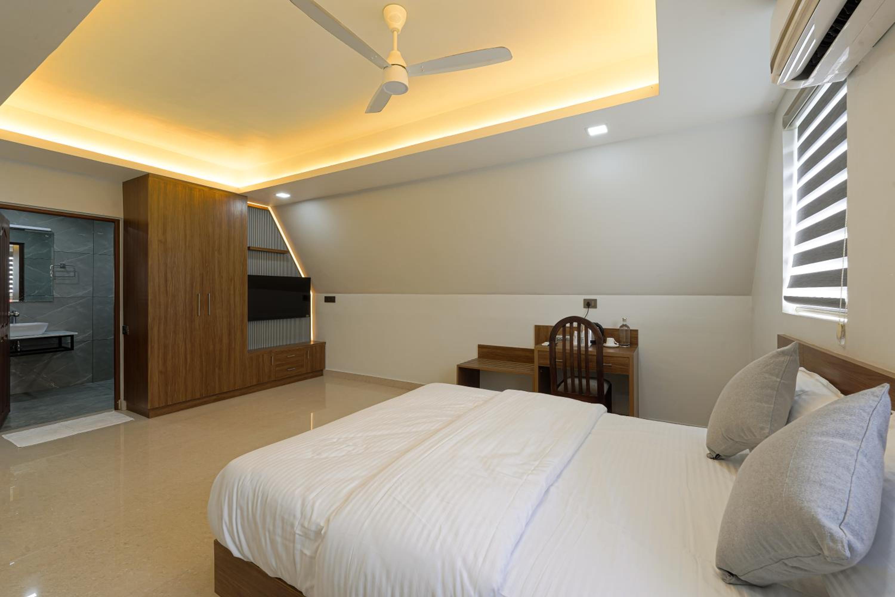 Budget Double Room photo 3