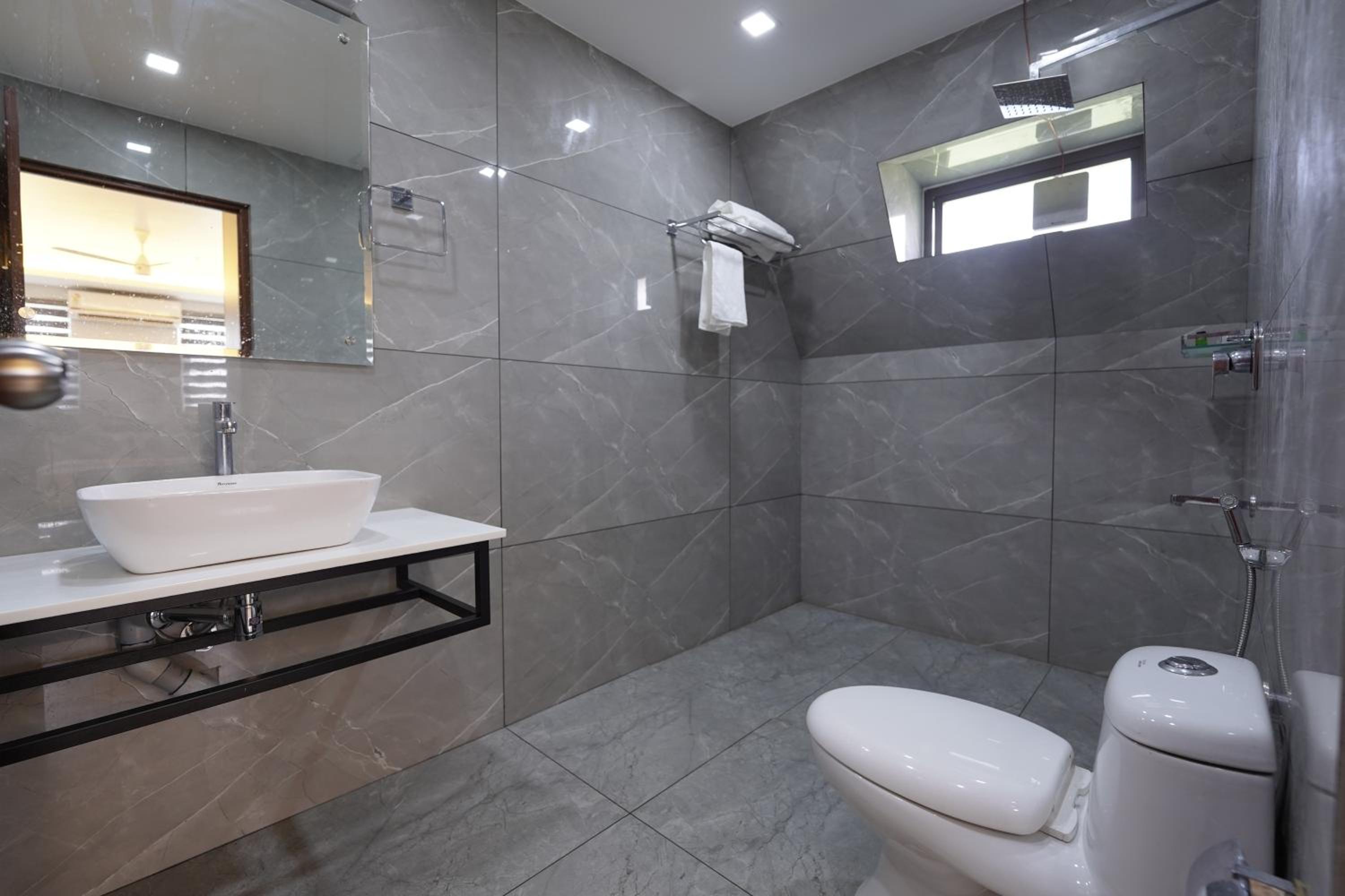 Budget Double Room photo 2