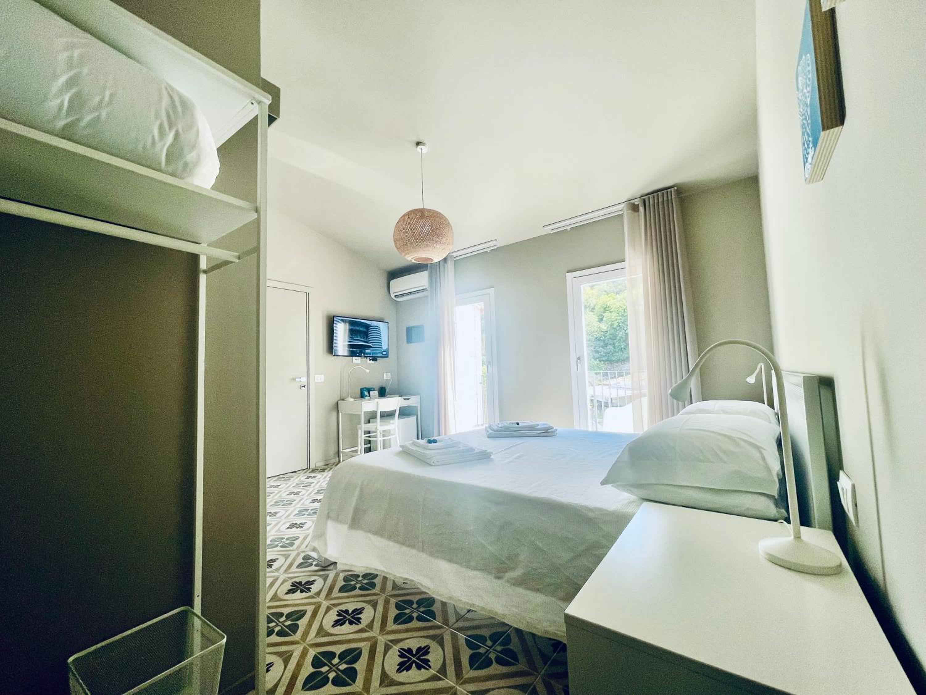 Double Room with Terrace - Photo 8