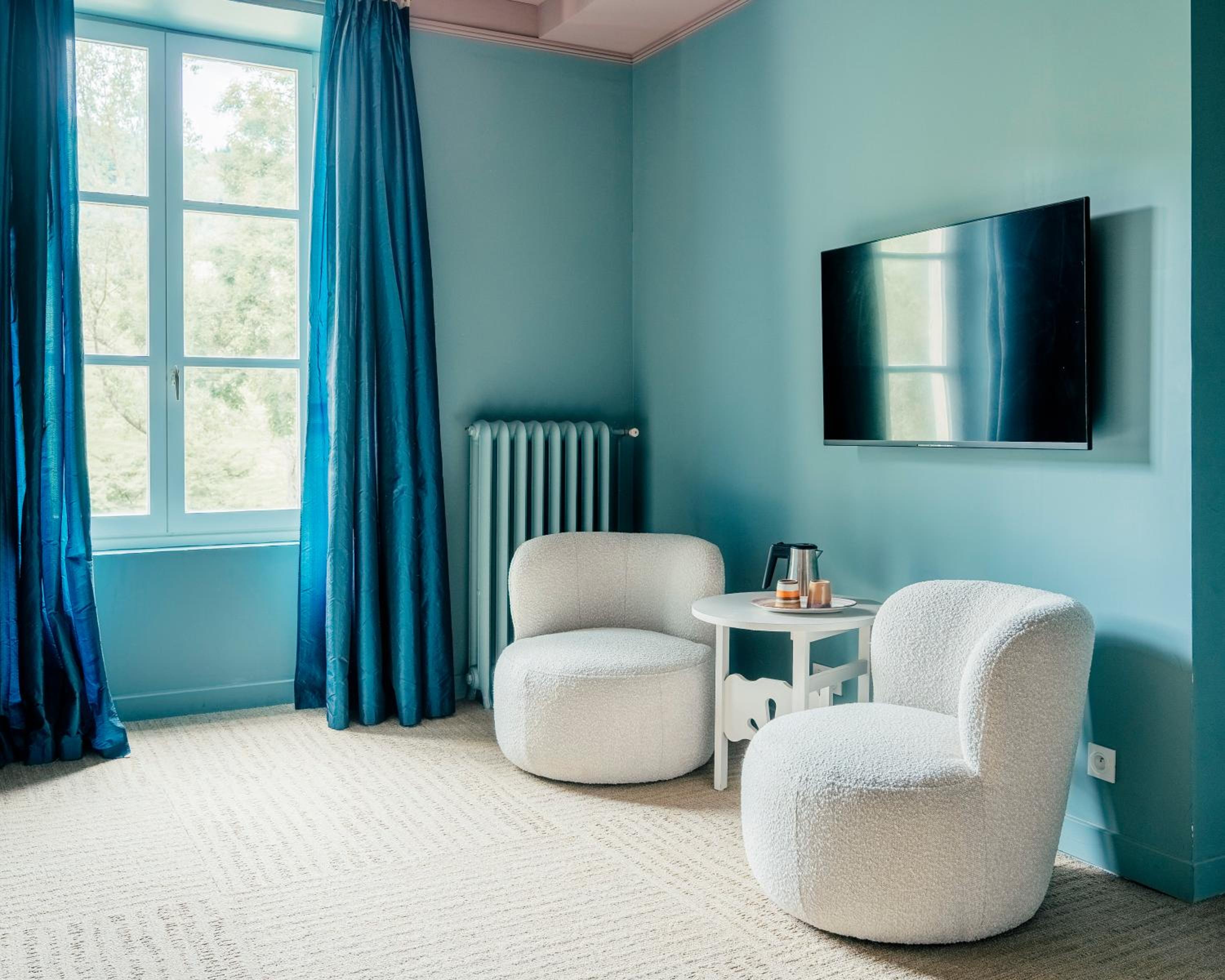 Triple Room with 1 Queen and 1 Single Bed photo 2