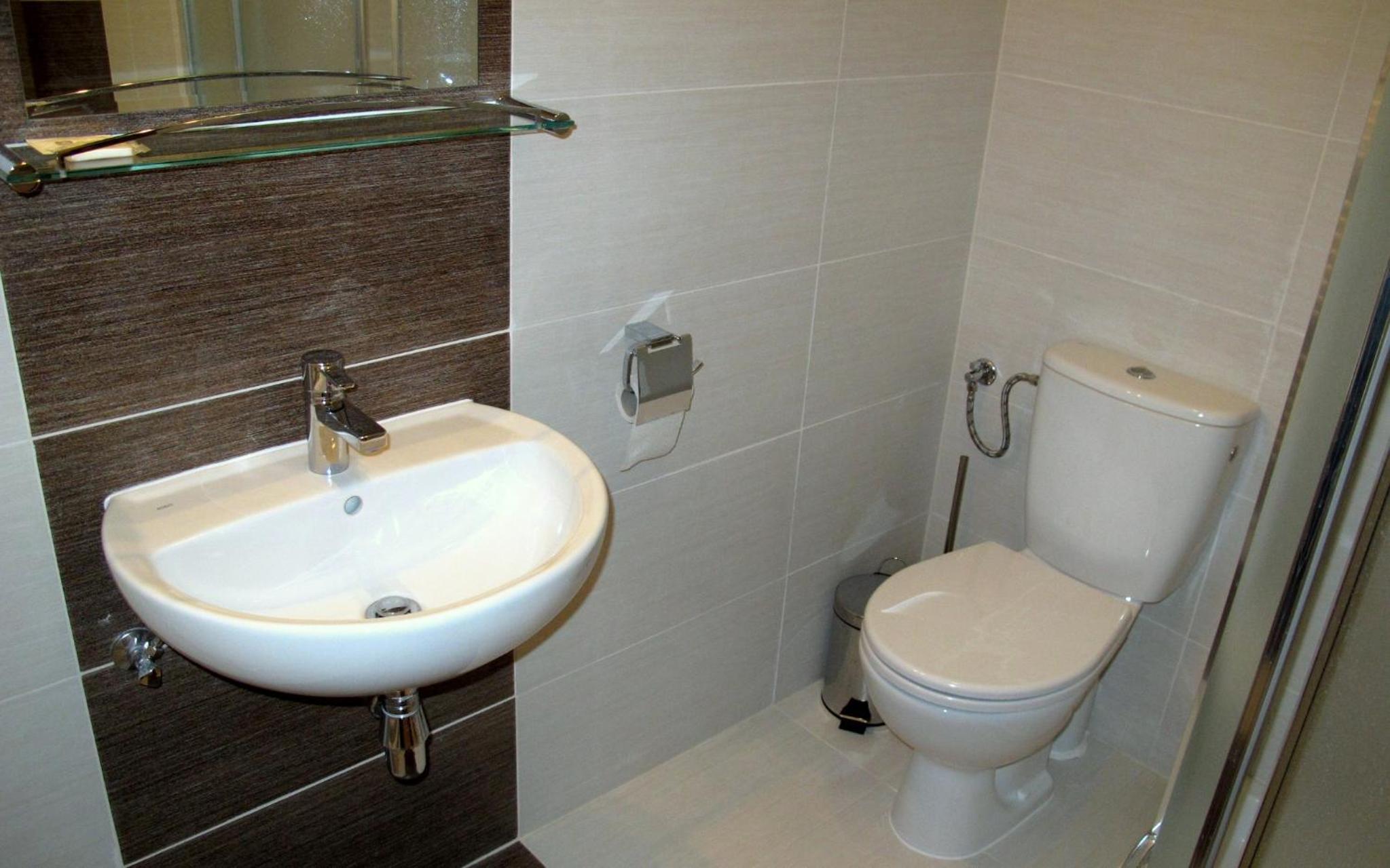 Twin Room - Photo 7