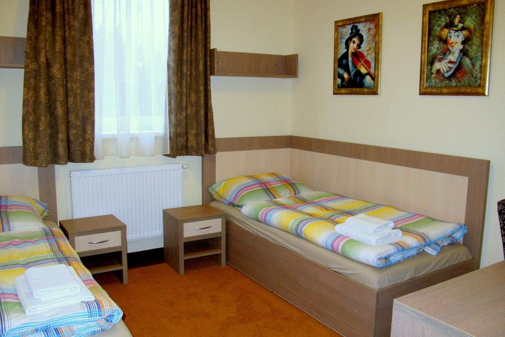 Twin Room - Photo 3