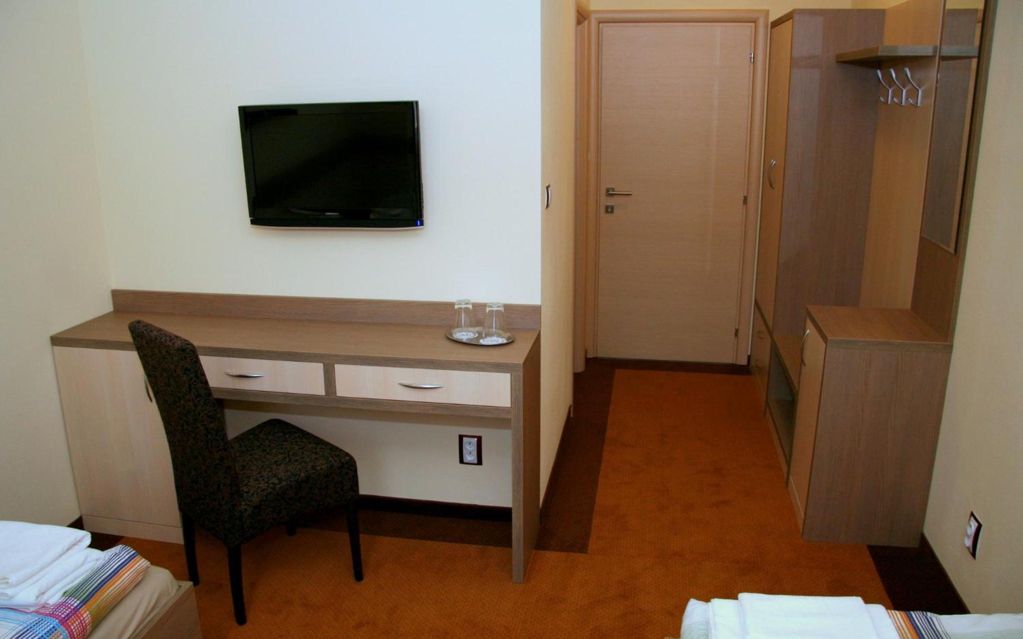 Twin Room - Photo 5