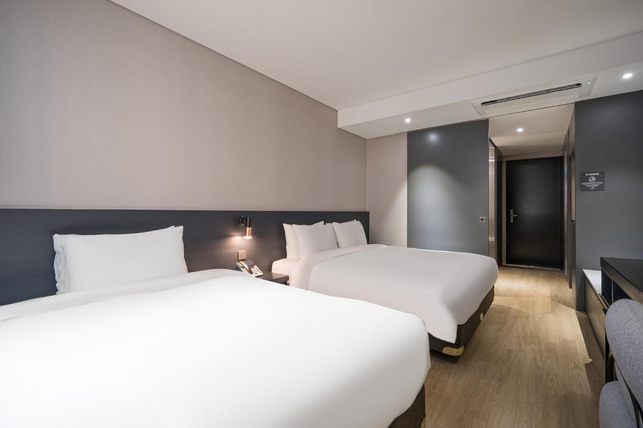 Superior Twin Room with City View