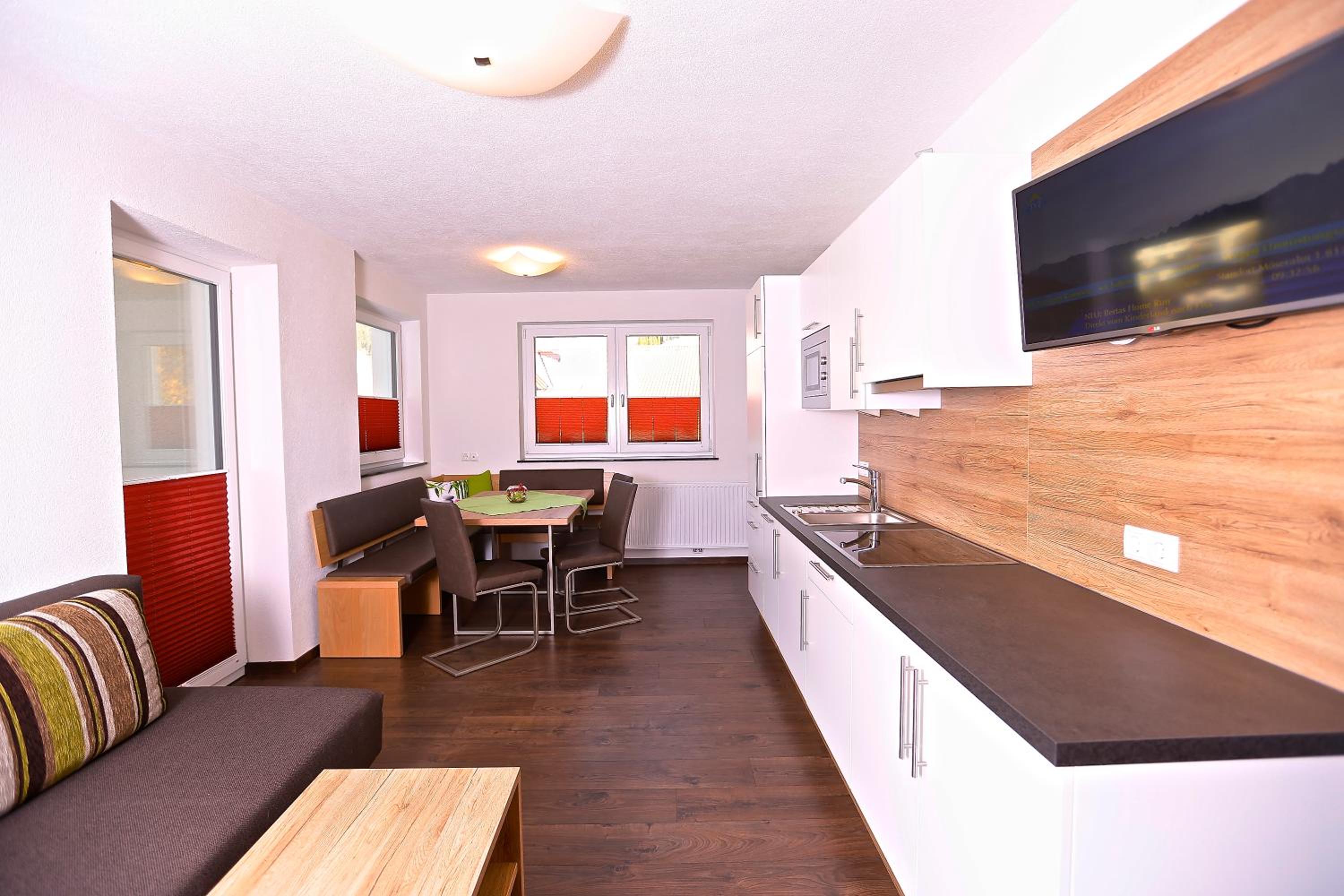 Apartment with Balcony photo 2