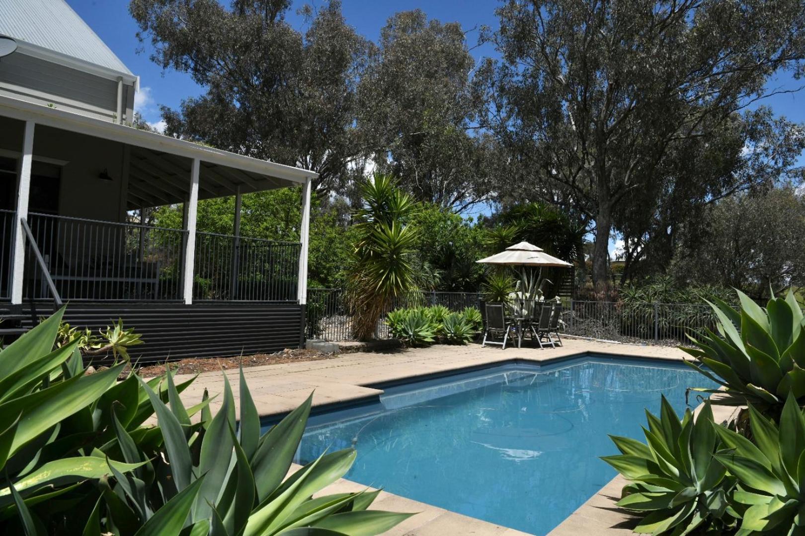 Five-Bedroom House photo 3