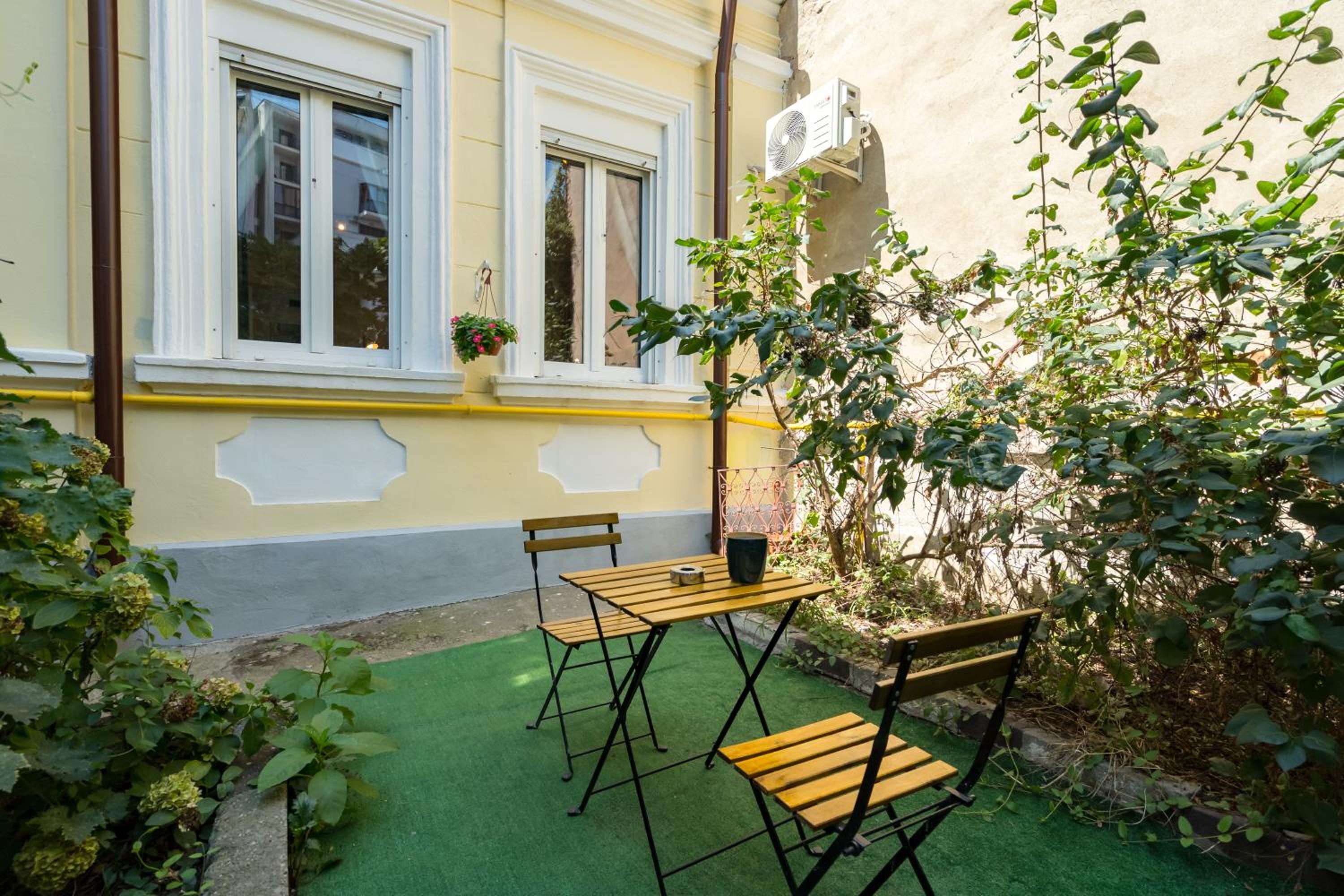 One-Bedroom Apartment - Photo 24