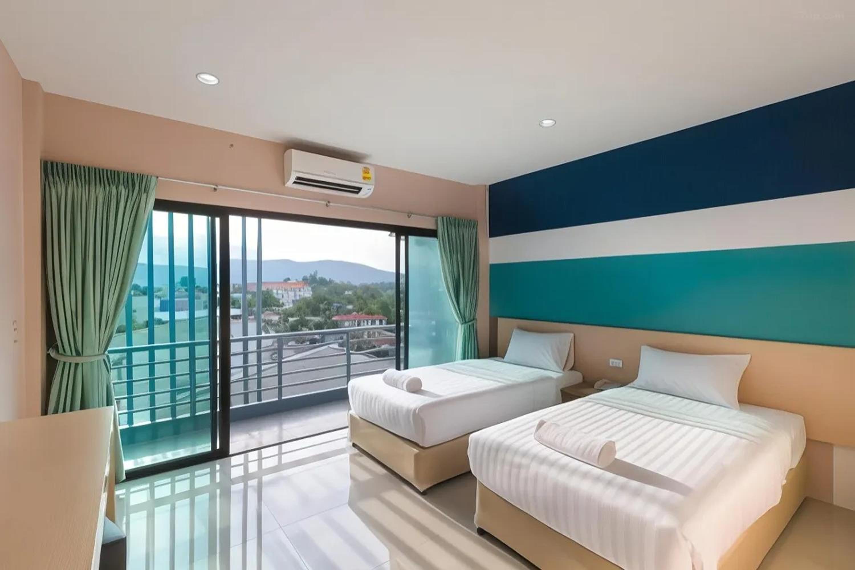 Deluxe Twin Room photo 1