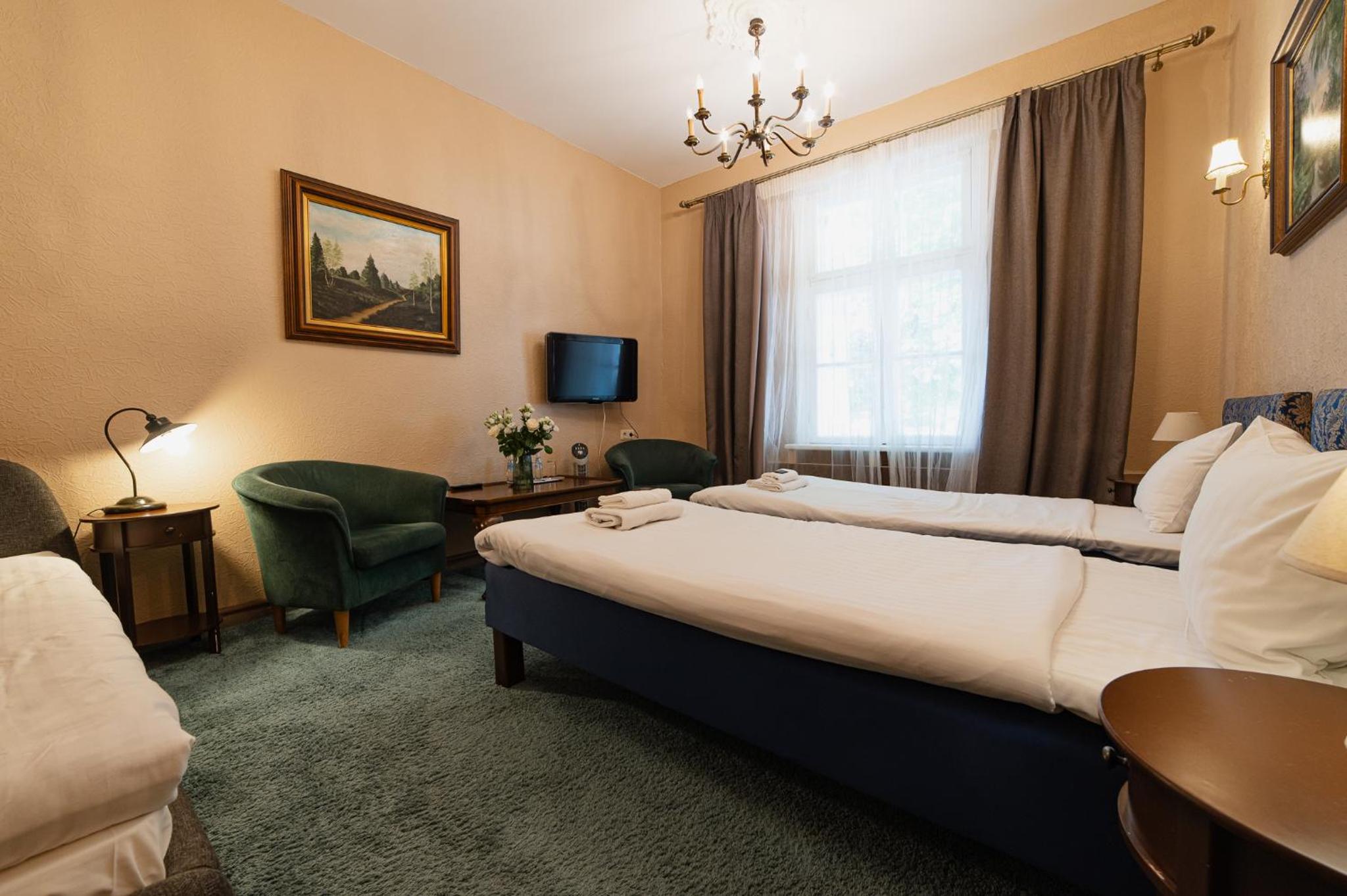 Budget Quadruple Room - Photo 2
