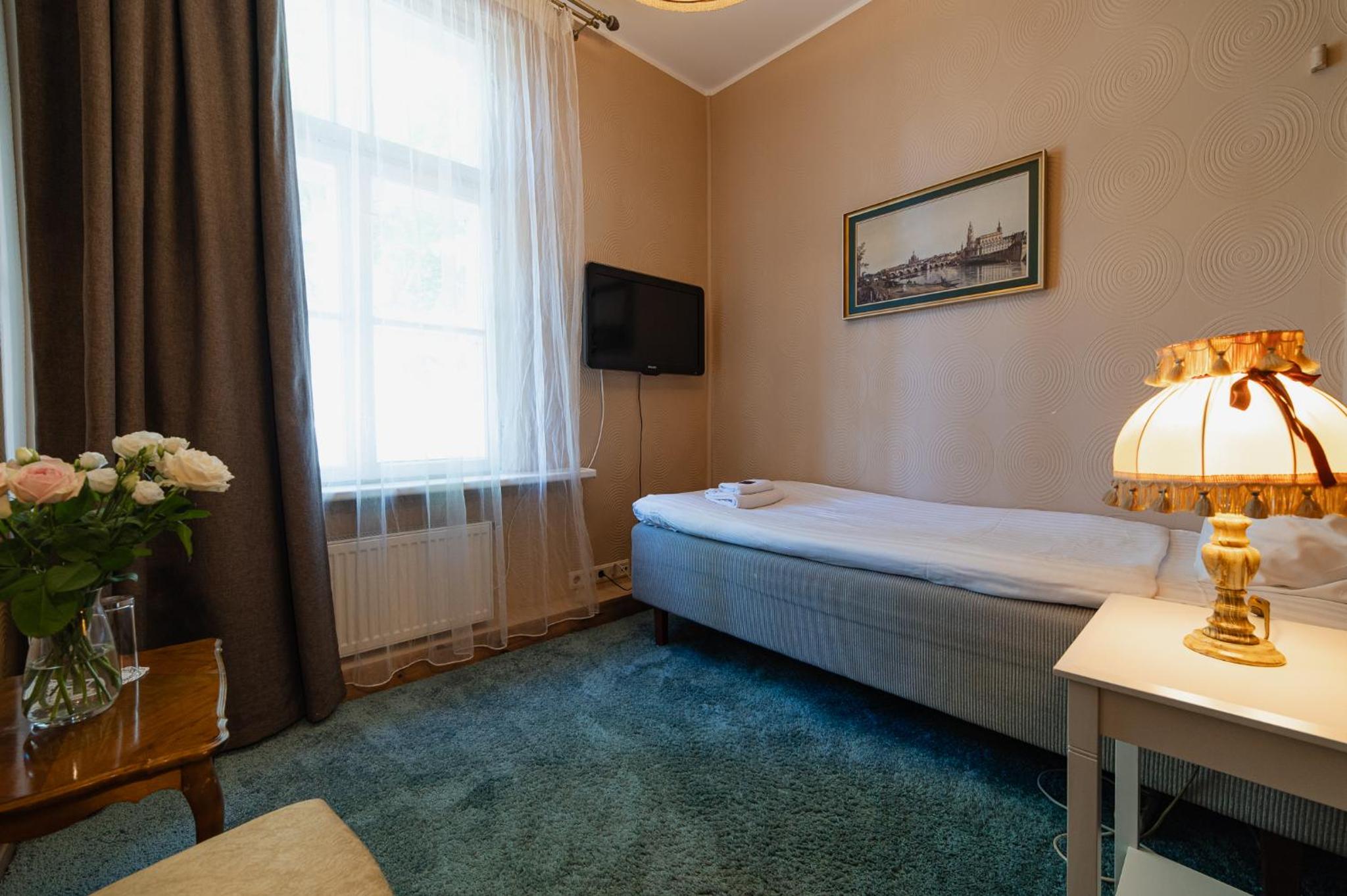 Budget Quadruple Room - Photo 3