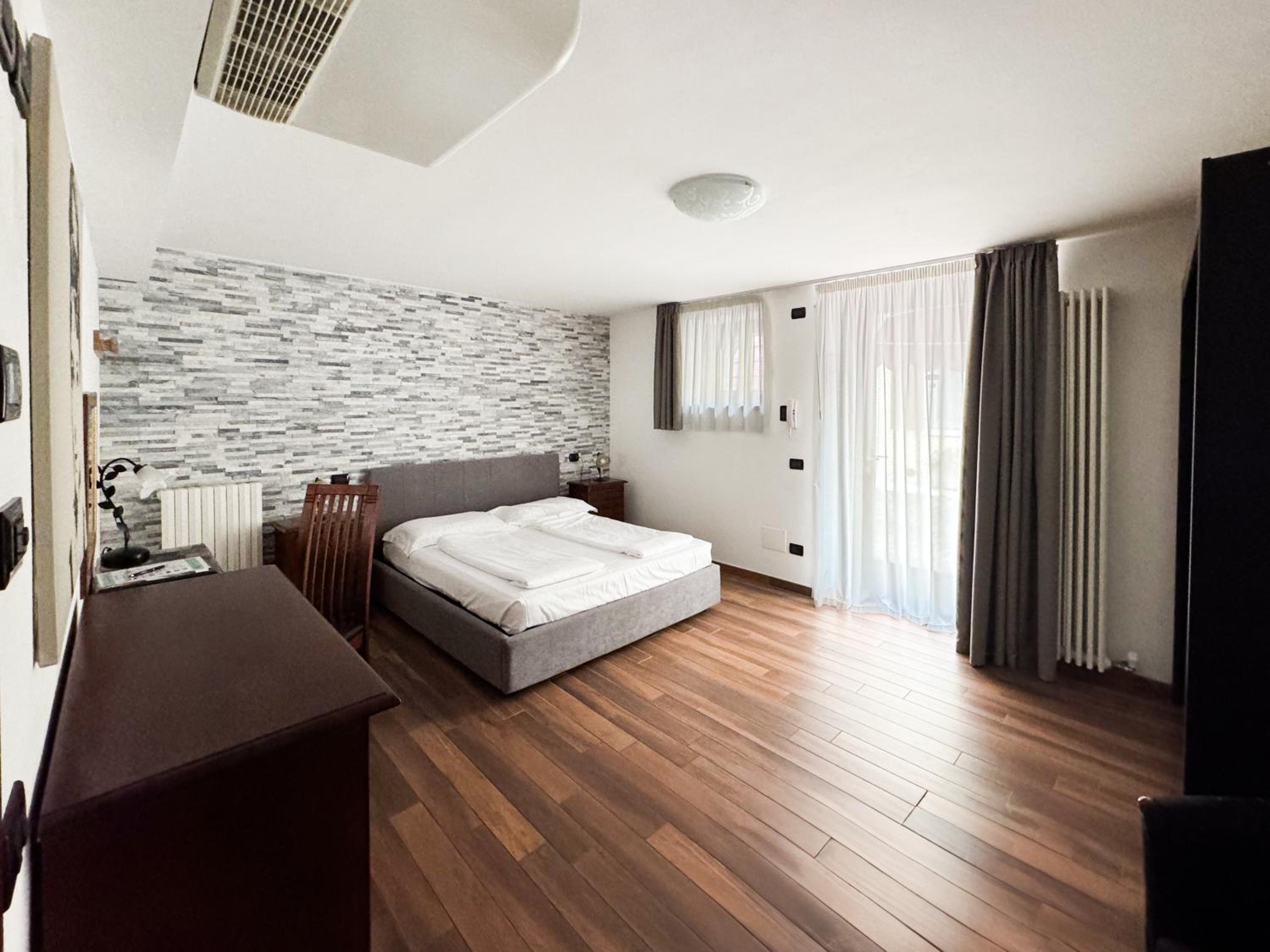 One-Bedroom Apartment with Terrace