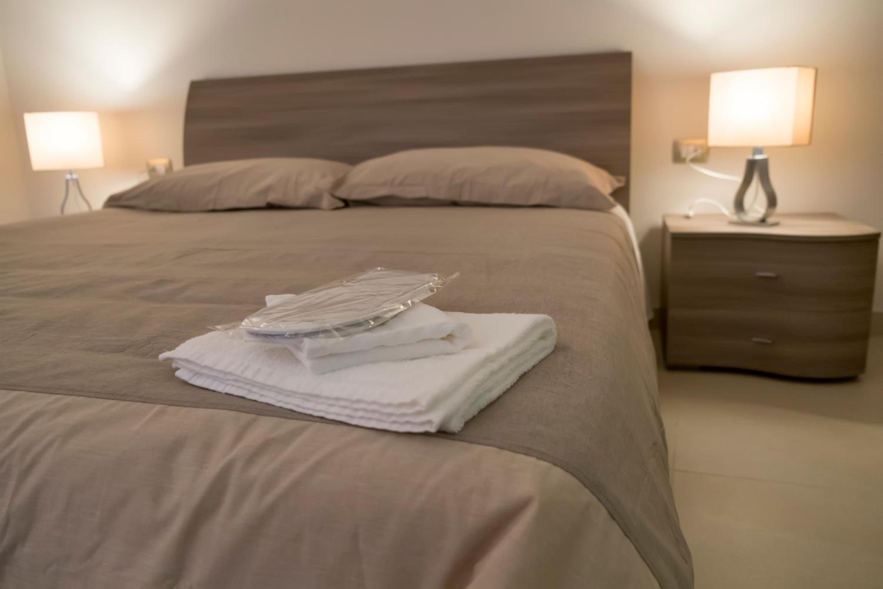 Deluxe Double Room with Balcony photo 1
