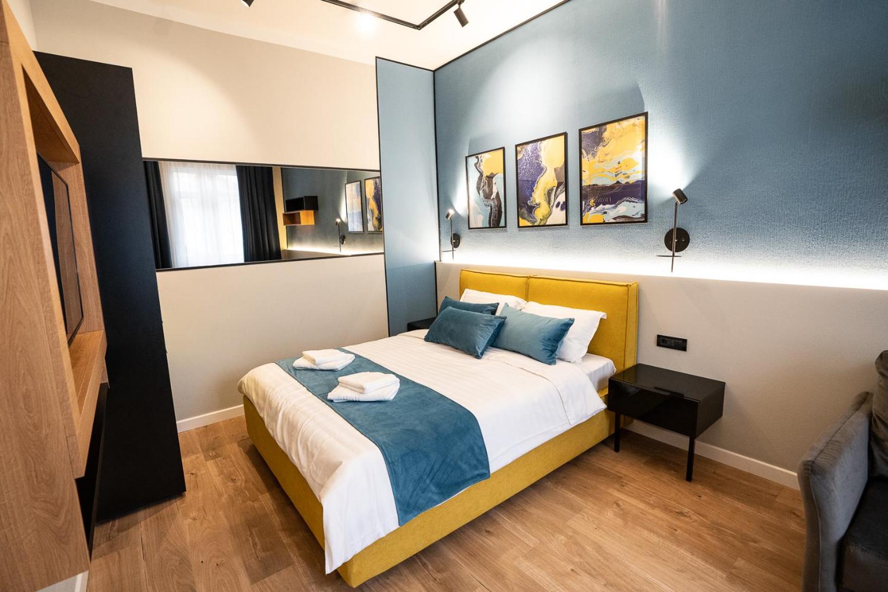 One-Bedroom Apartment - Photo 1