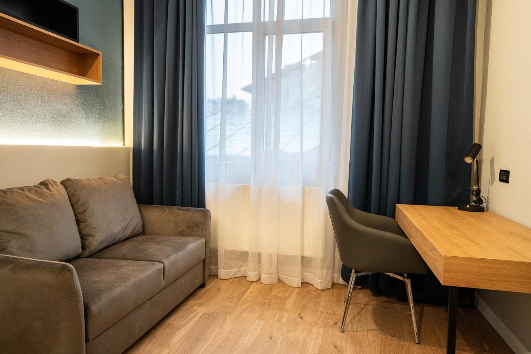 One-Bedroom Apartment - Photo 12