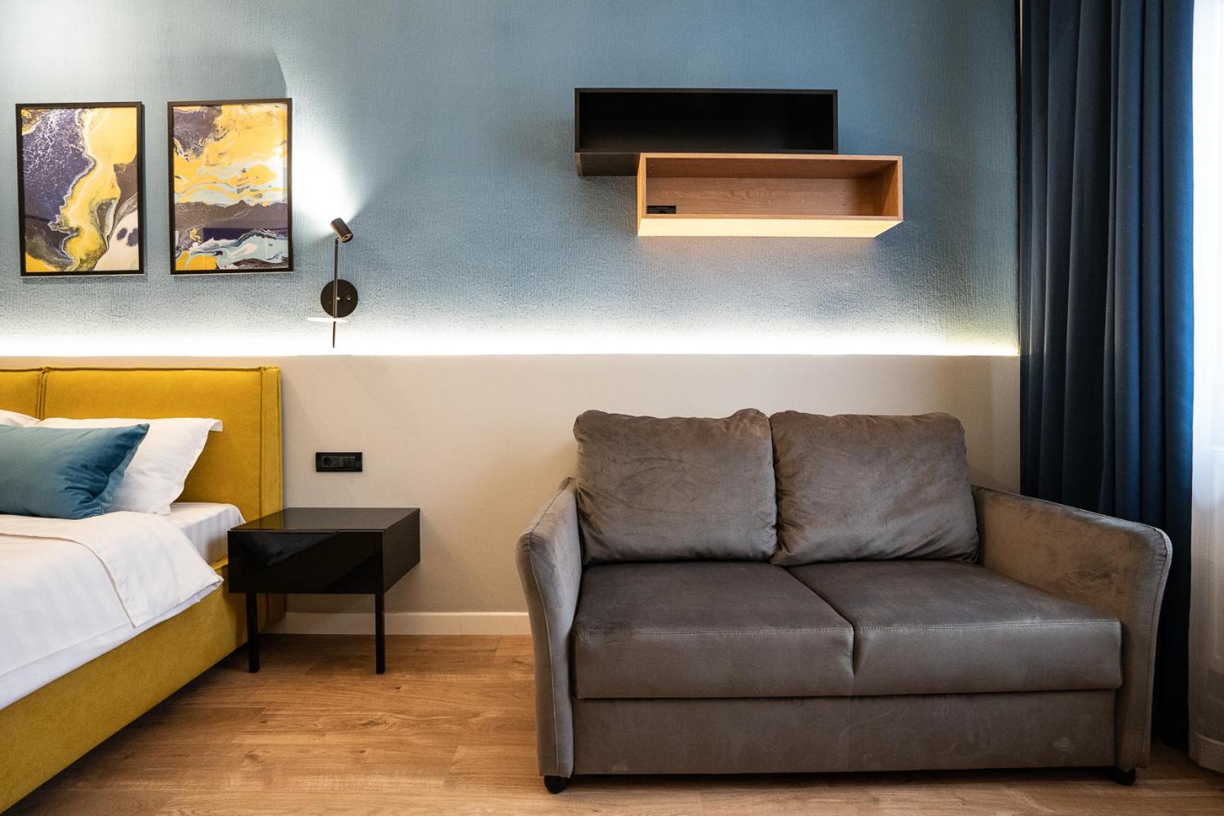 One-Bedroom Apartment - Photo 11