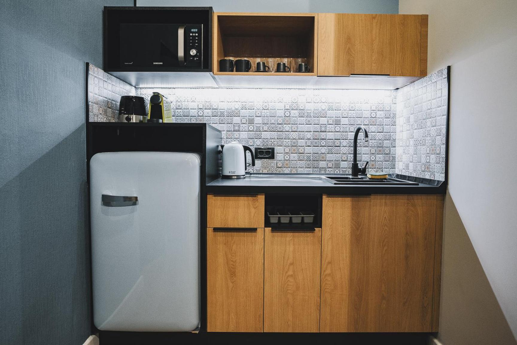 One-Bedroom Apartment - Photo 3