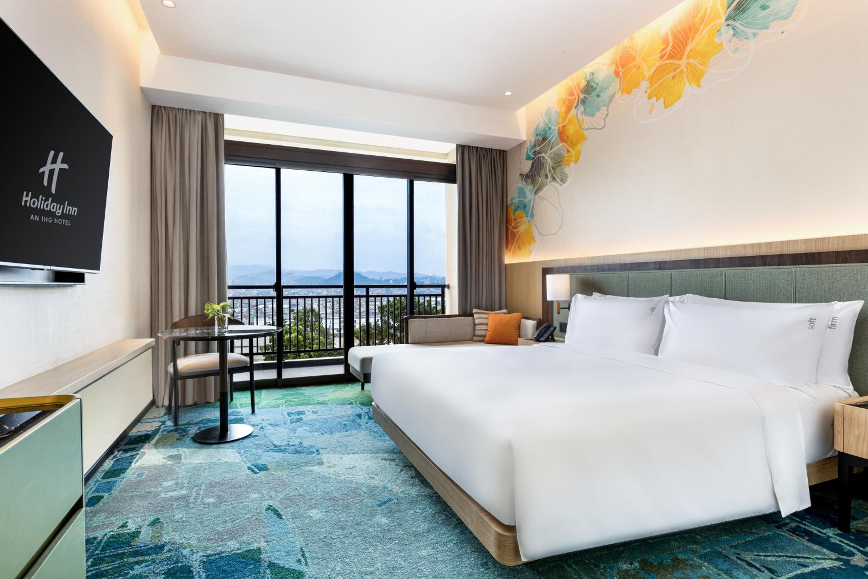 Premium King Room - Photo 3