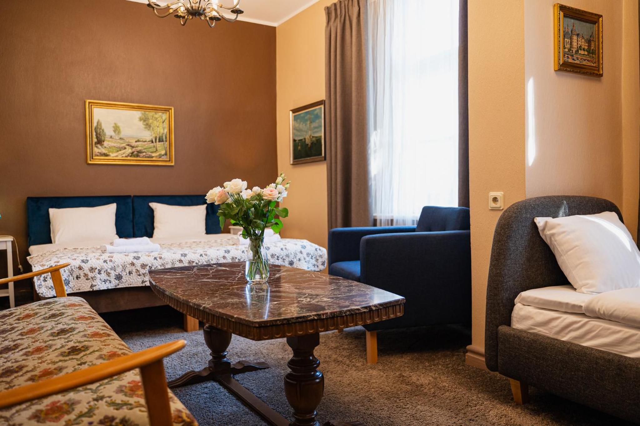 Budget Triple Room - Photo 9