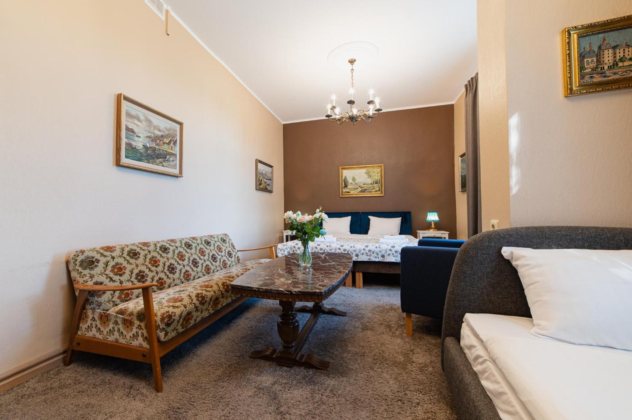 Budget Triple Room - Photo 10