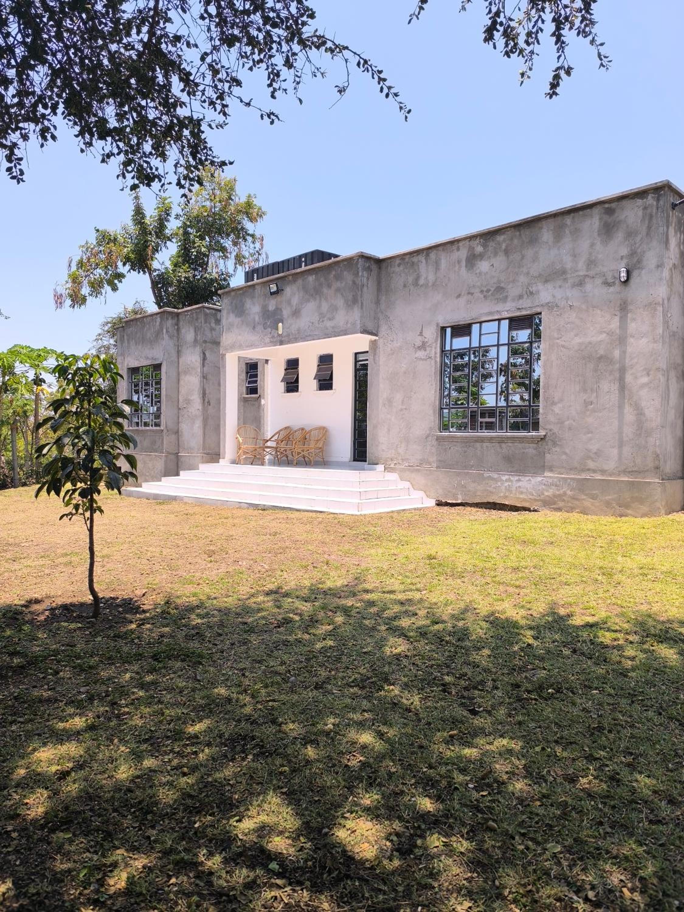 Three-Bedroom House photo 3