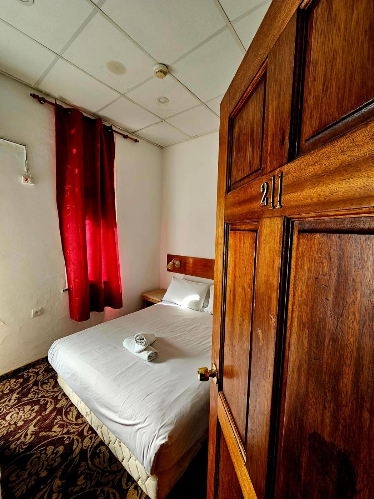 Budget Double Room - Photo 5
