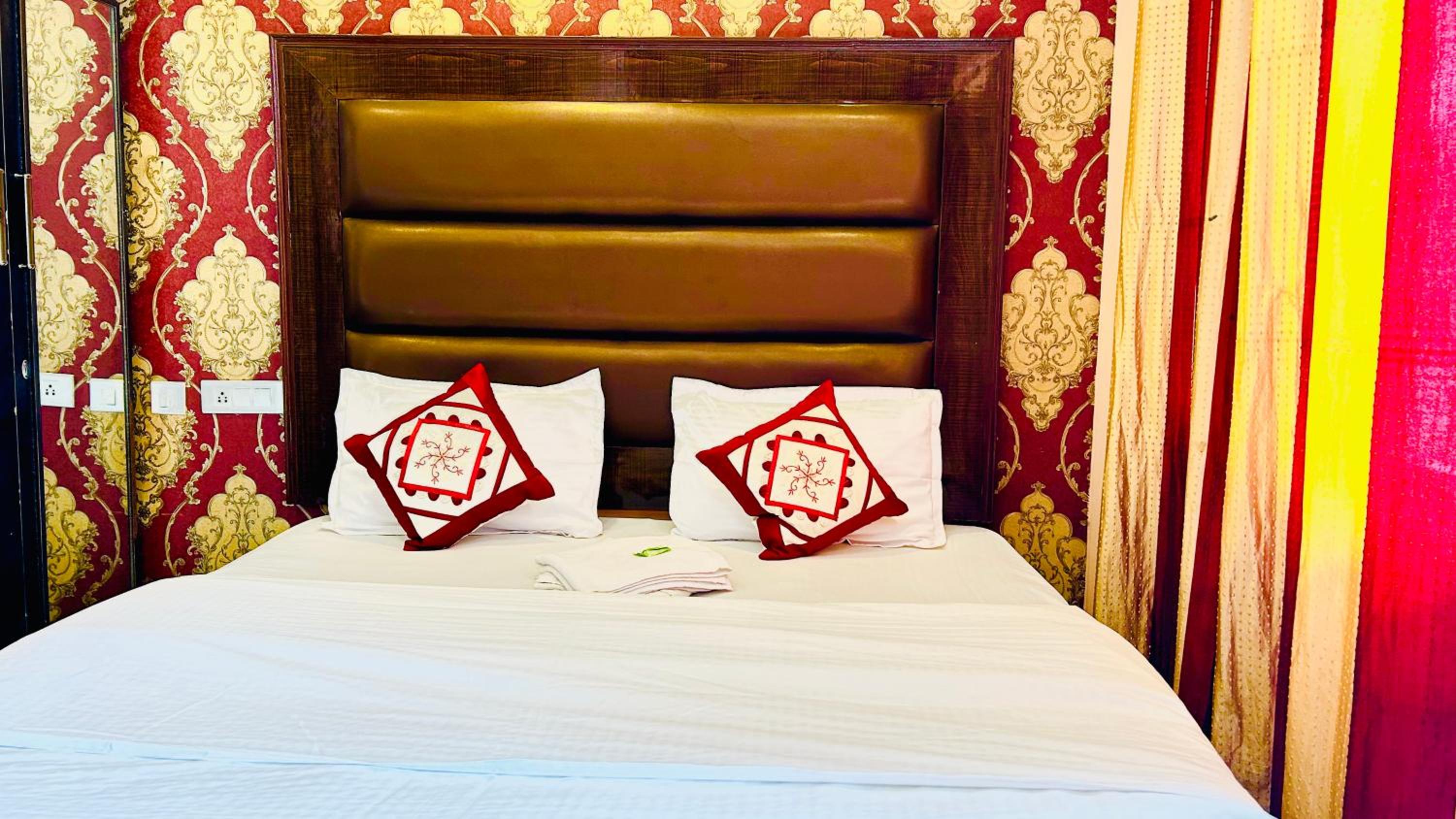 Queen Room photo 1