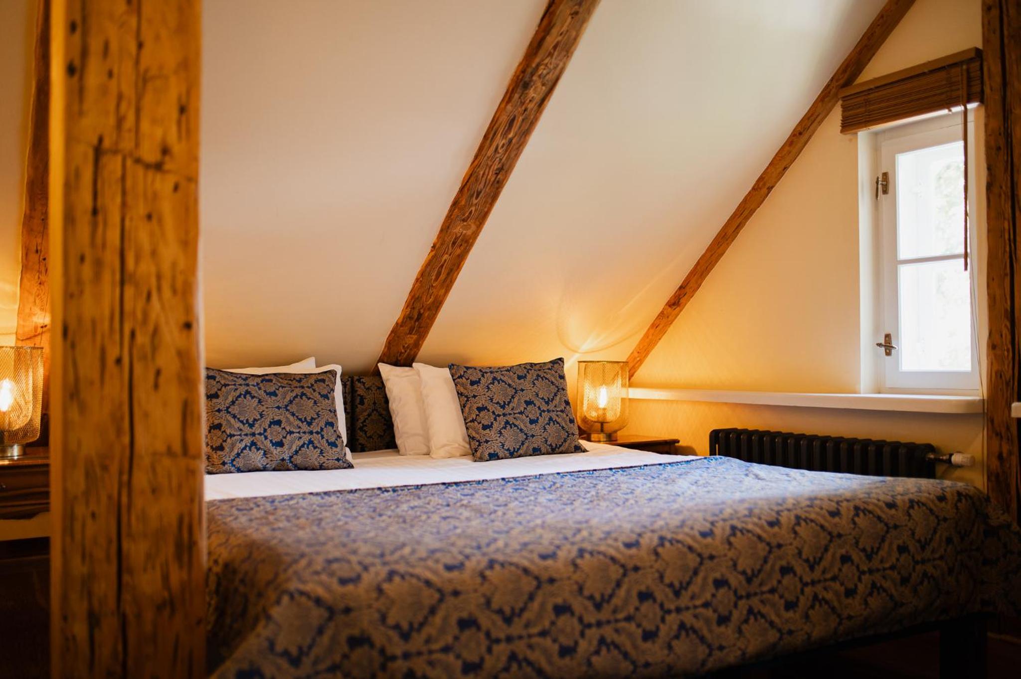 Boutique Mansard Room - Photo 25