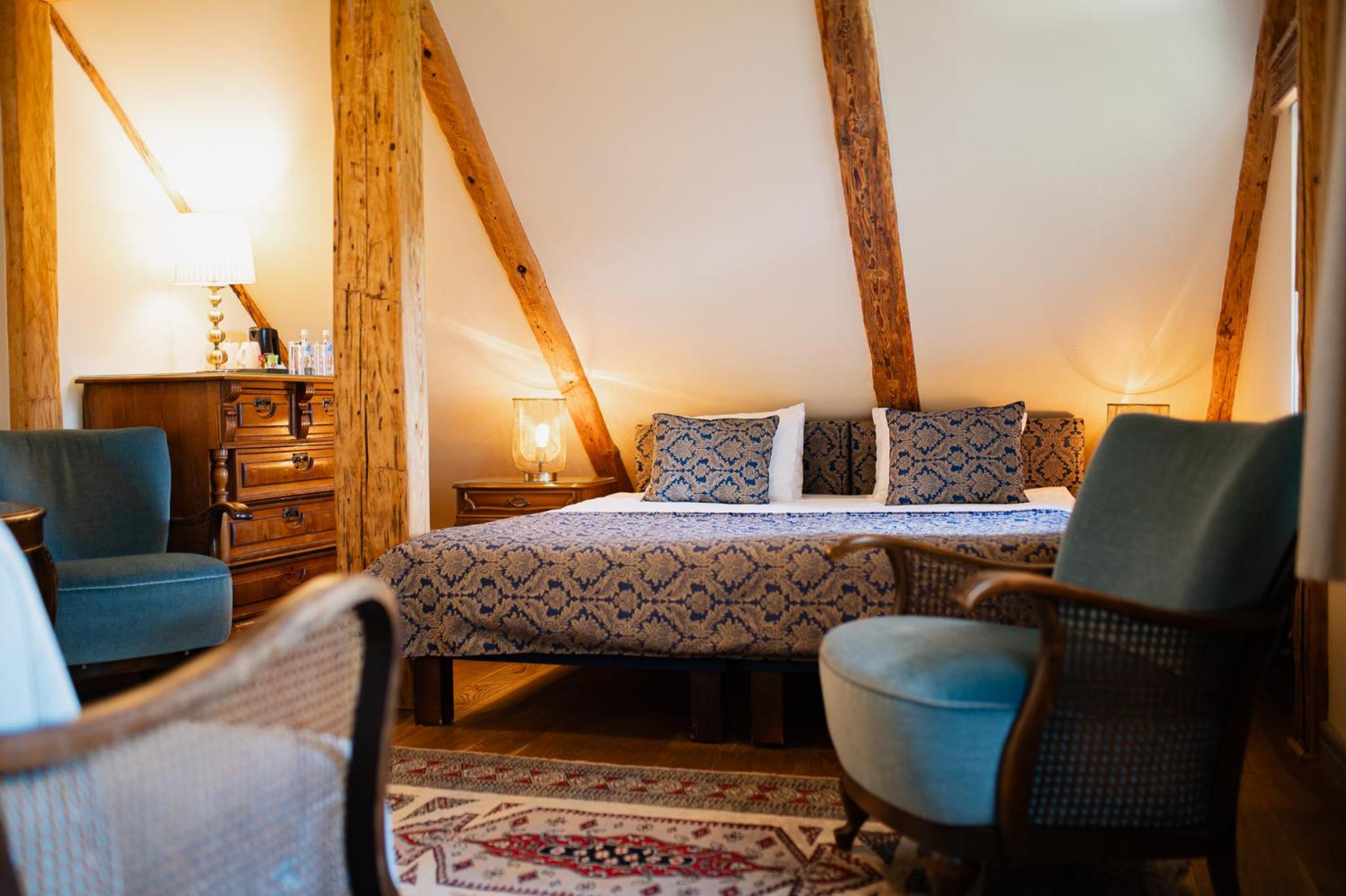 Boutique Mansard Room - Photo 22