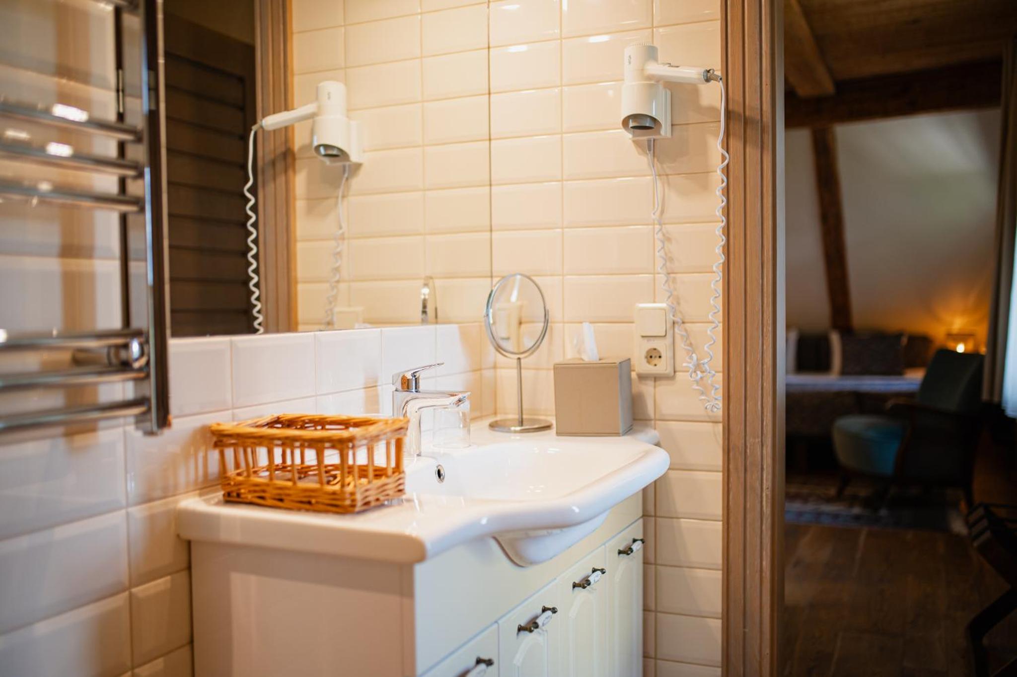 Boutique Mansard Room - Photo 30