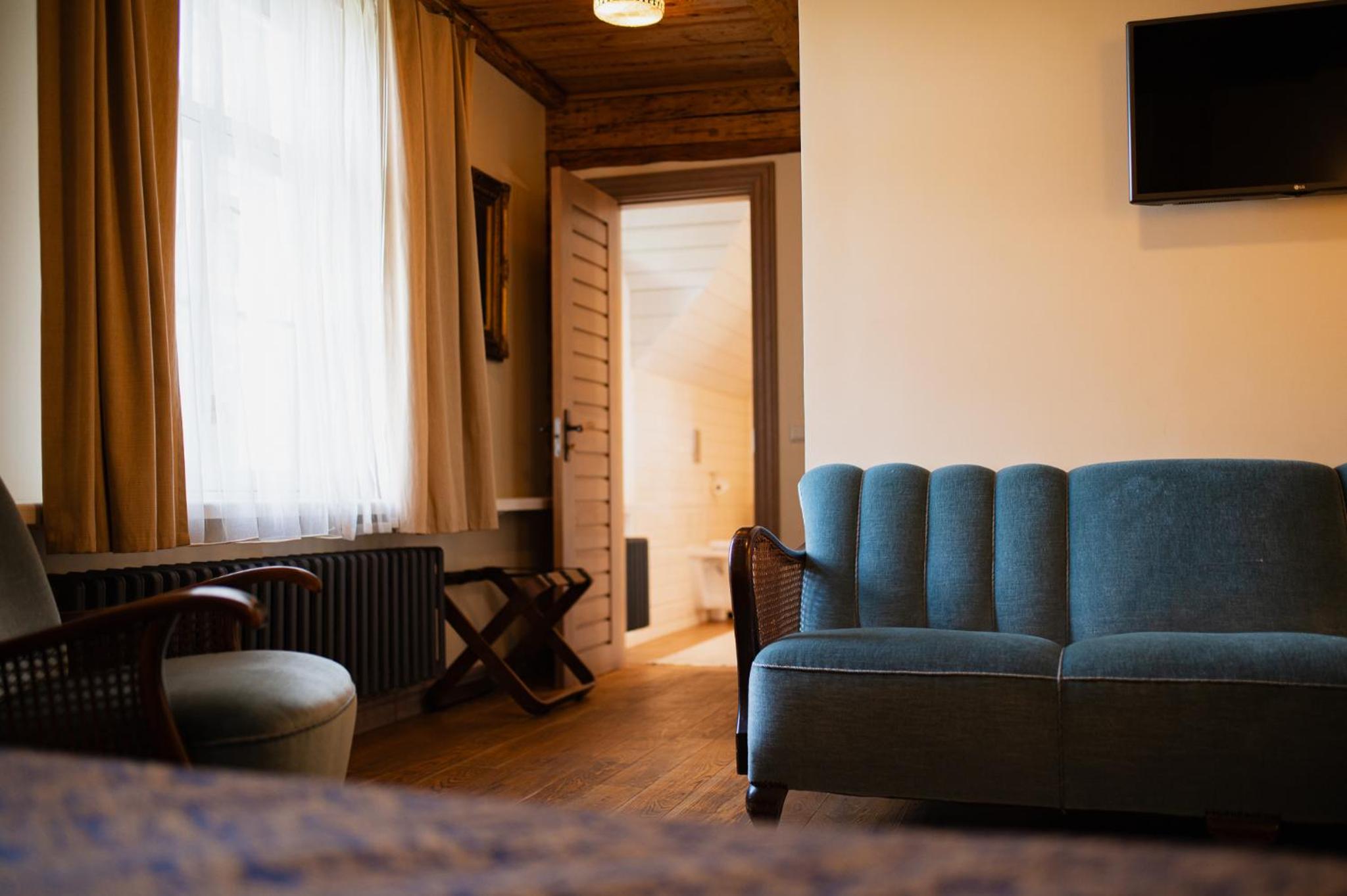 Boutique Mansard Room - Photo 26