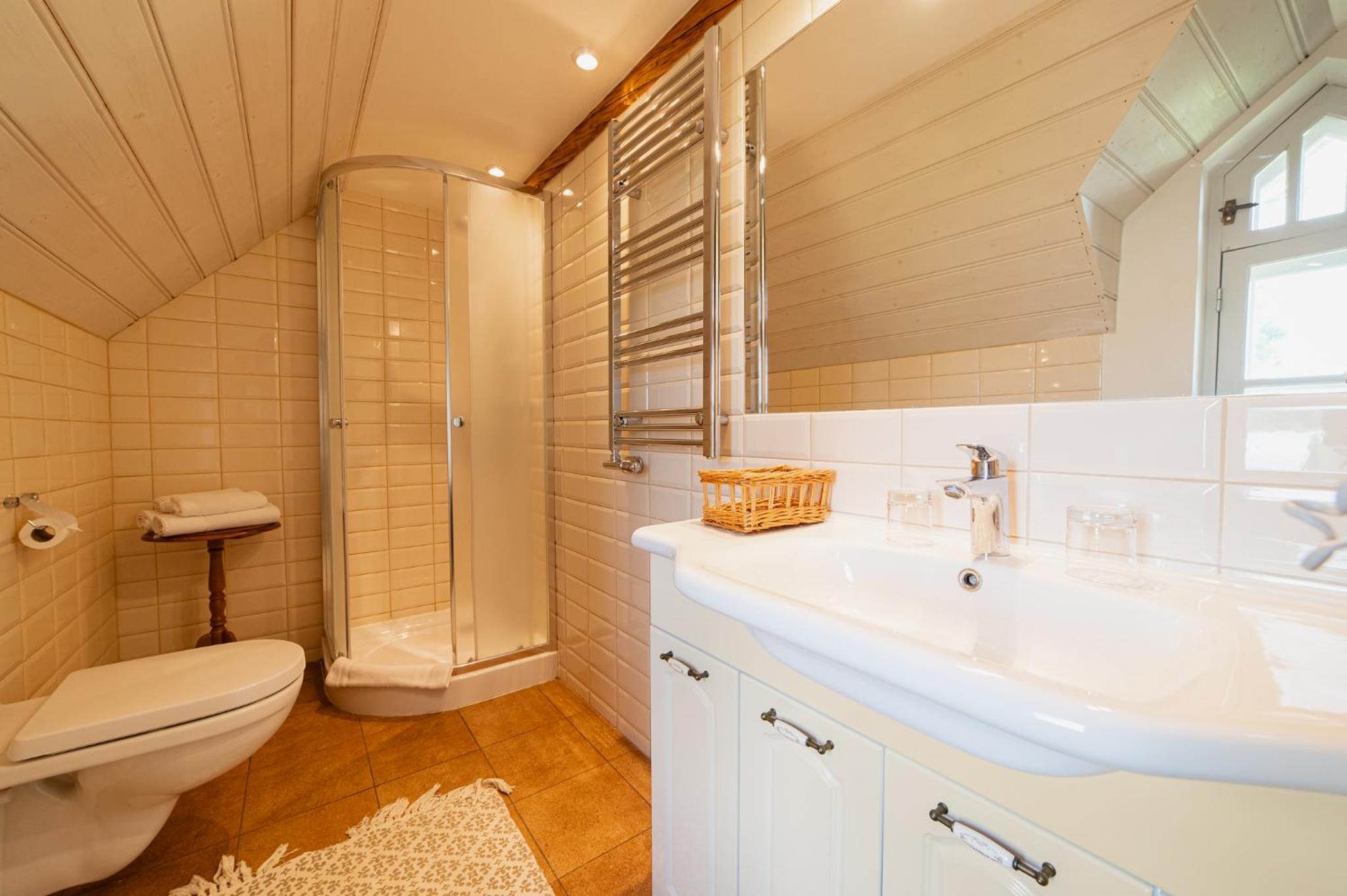 Boutique Mansard Room - Photo 28
